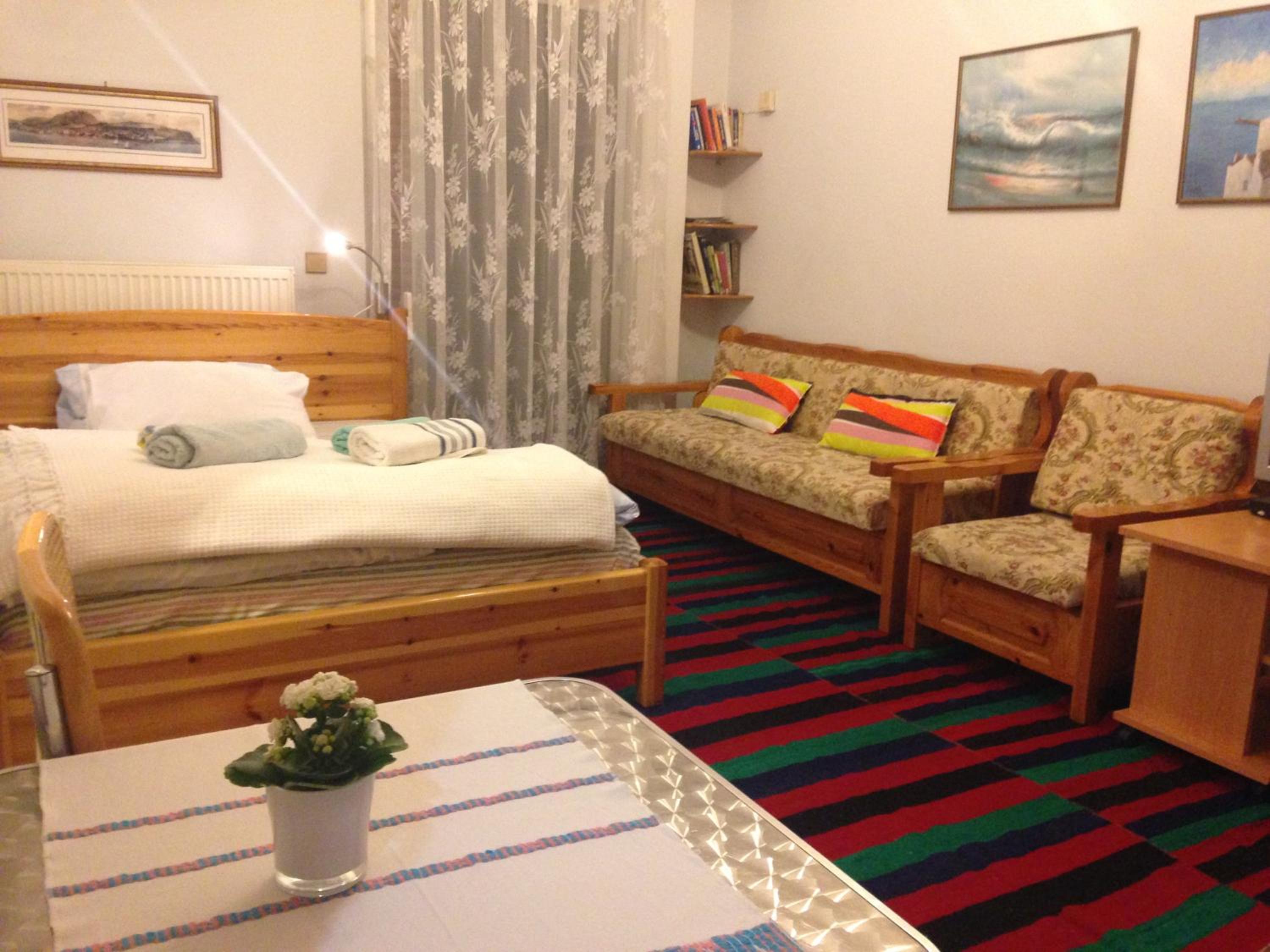 One-Bedroom Apartment - Photo 6
