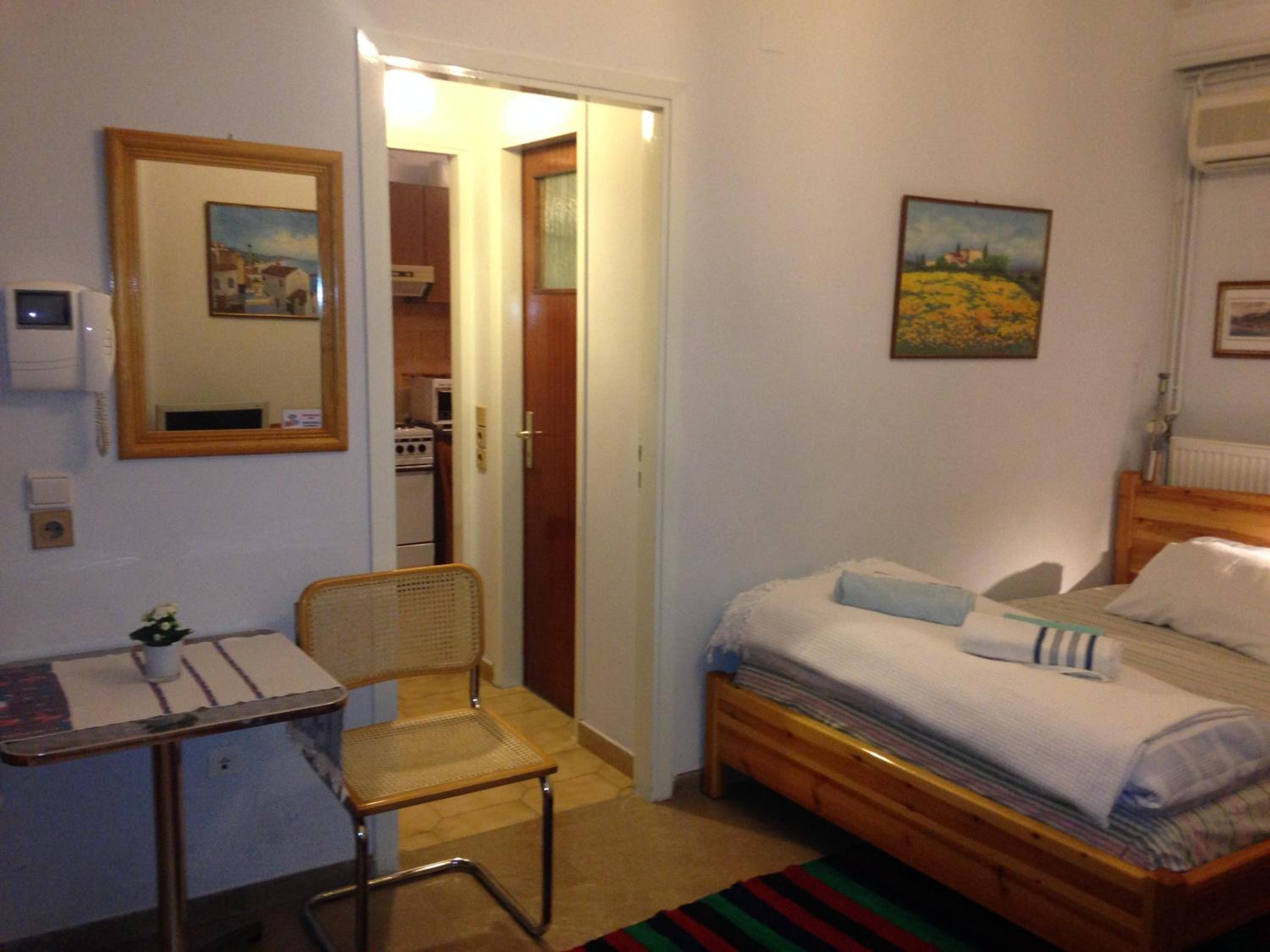 One-Bedroom Apartment - Photo 8