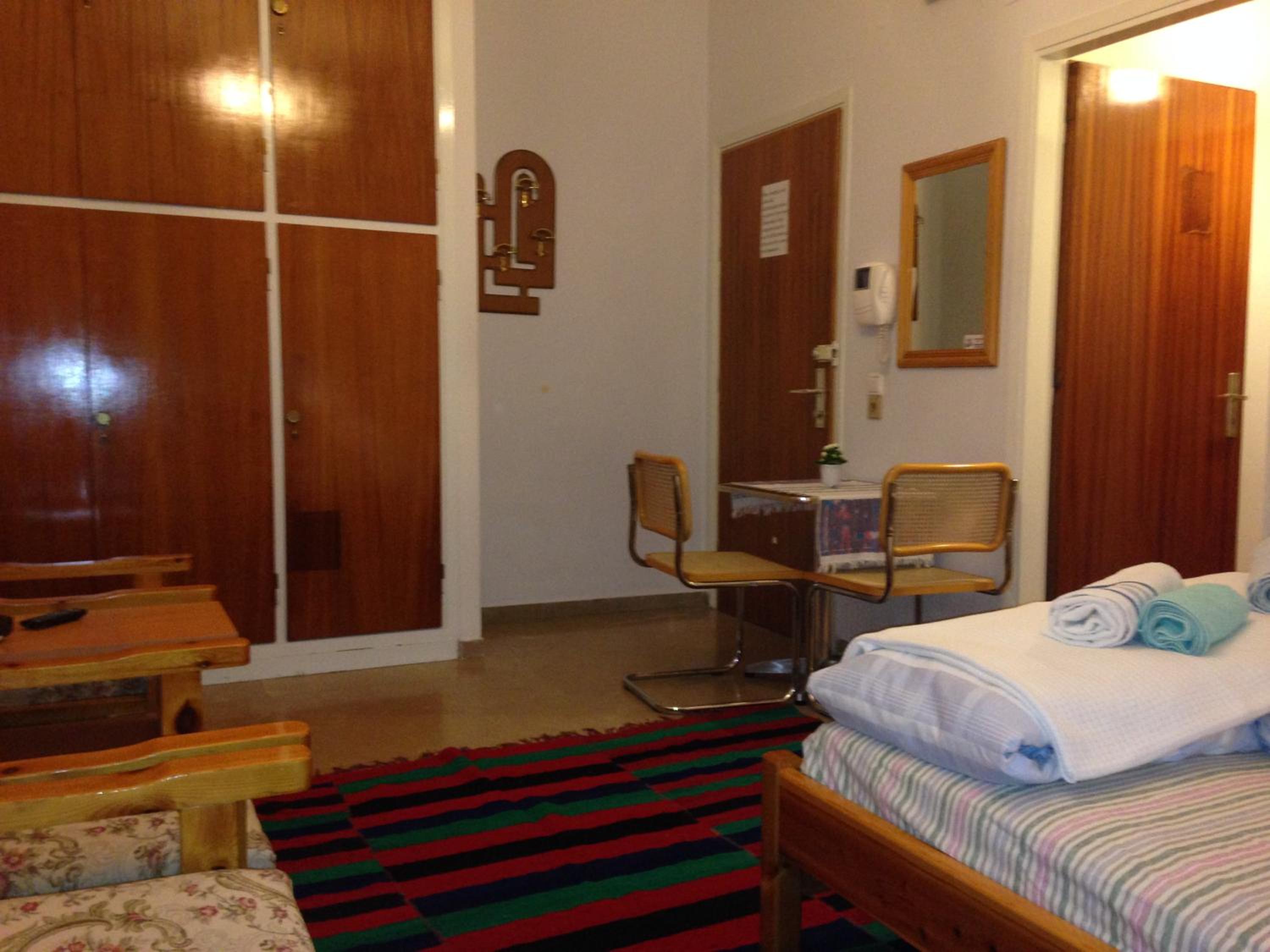 One-Bedroom Apartment - Photo 5