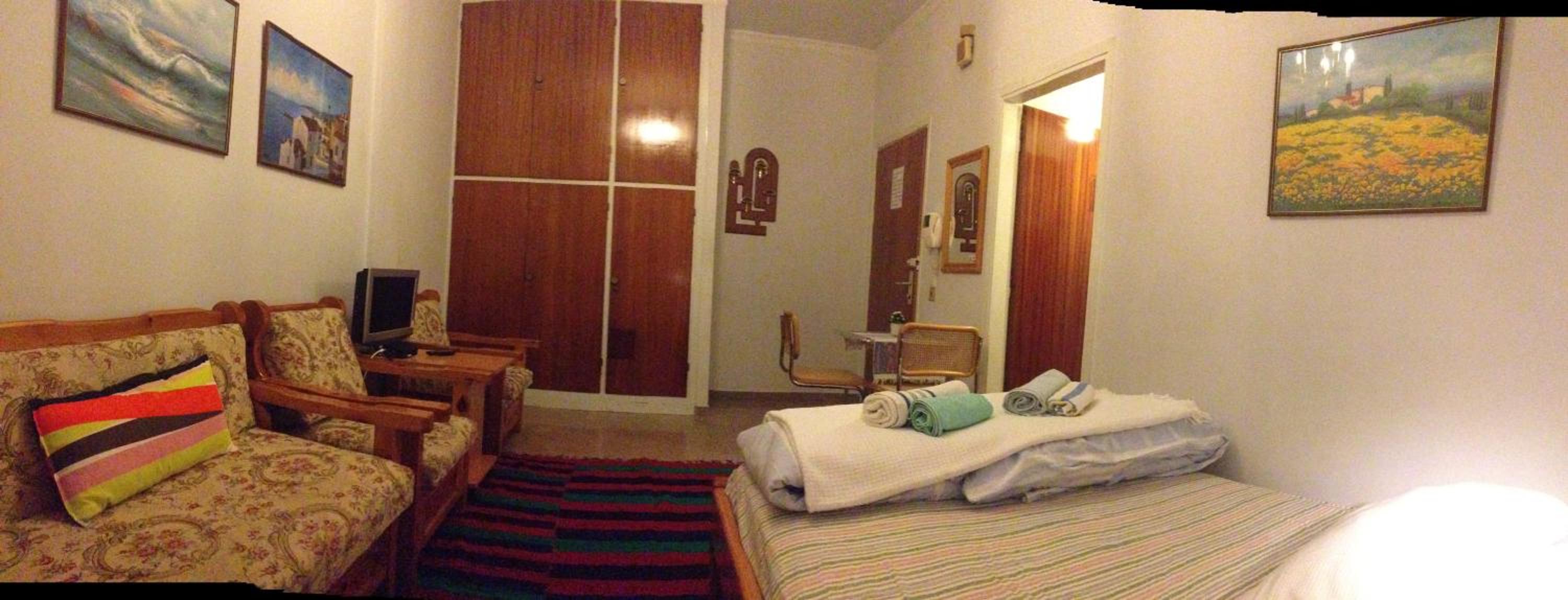 One-Bedroom Apartment - Photo 4