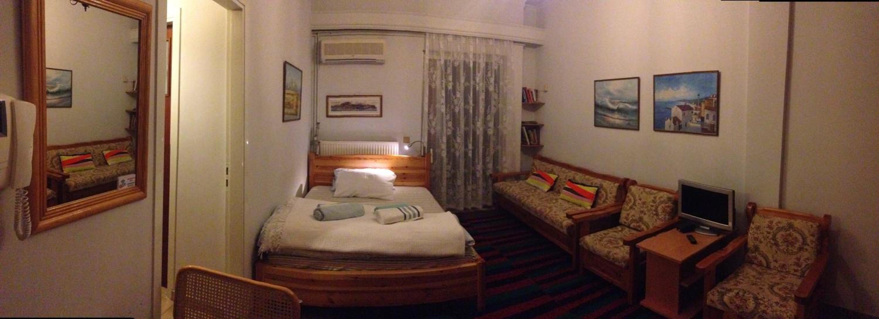 One-Bedroom Apartment - Photo 1