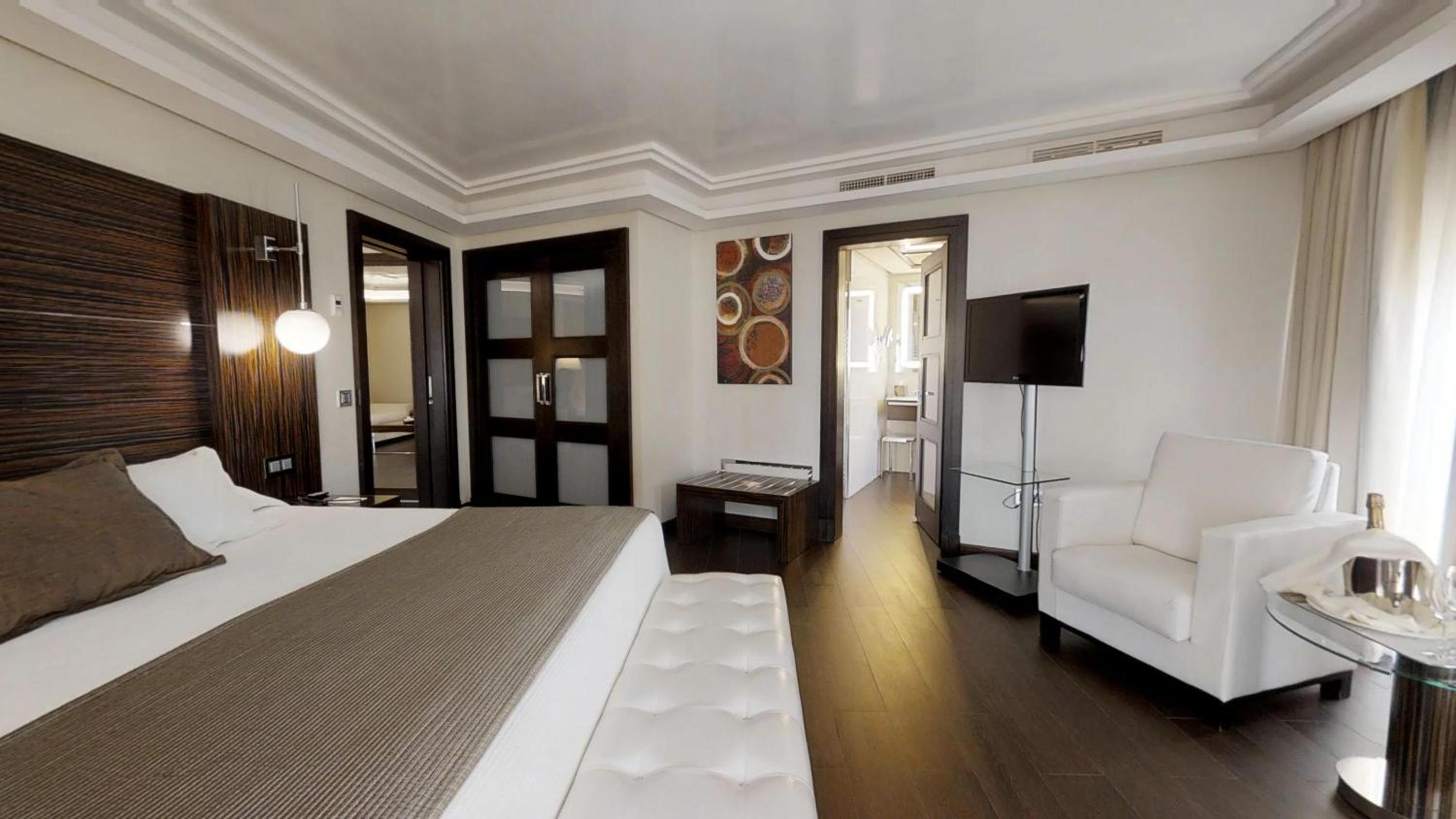 Suite city view for 5 Guests Suite city view for 5 Guests