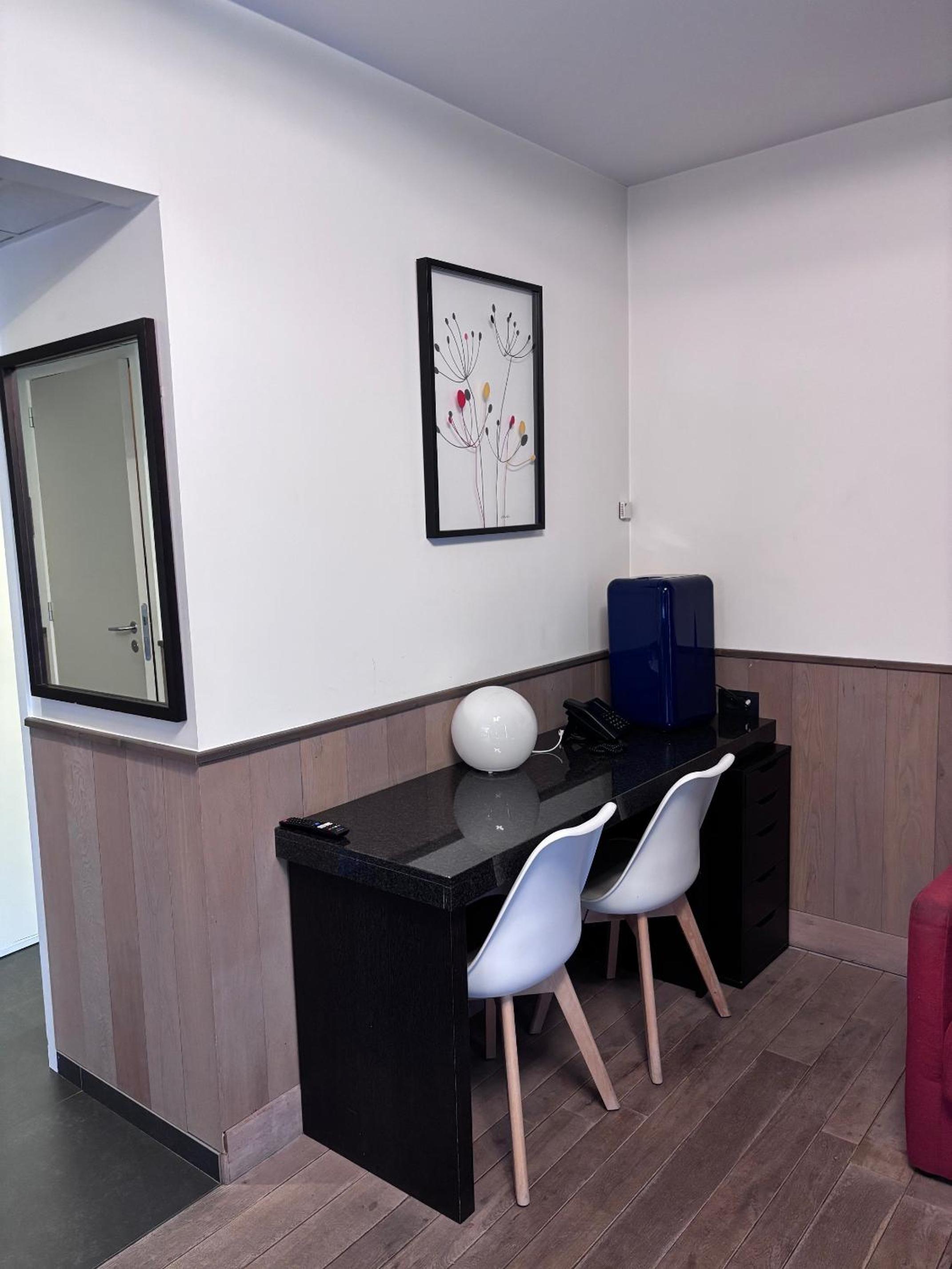 Suite - Photo 3