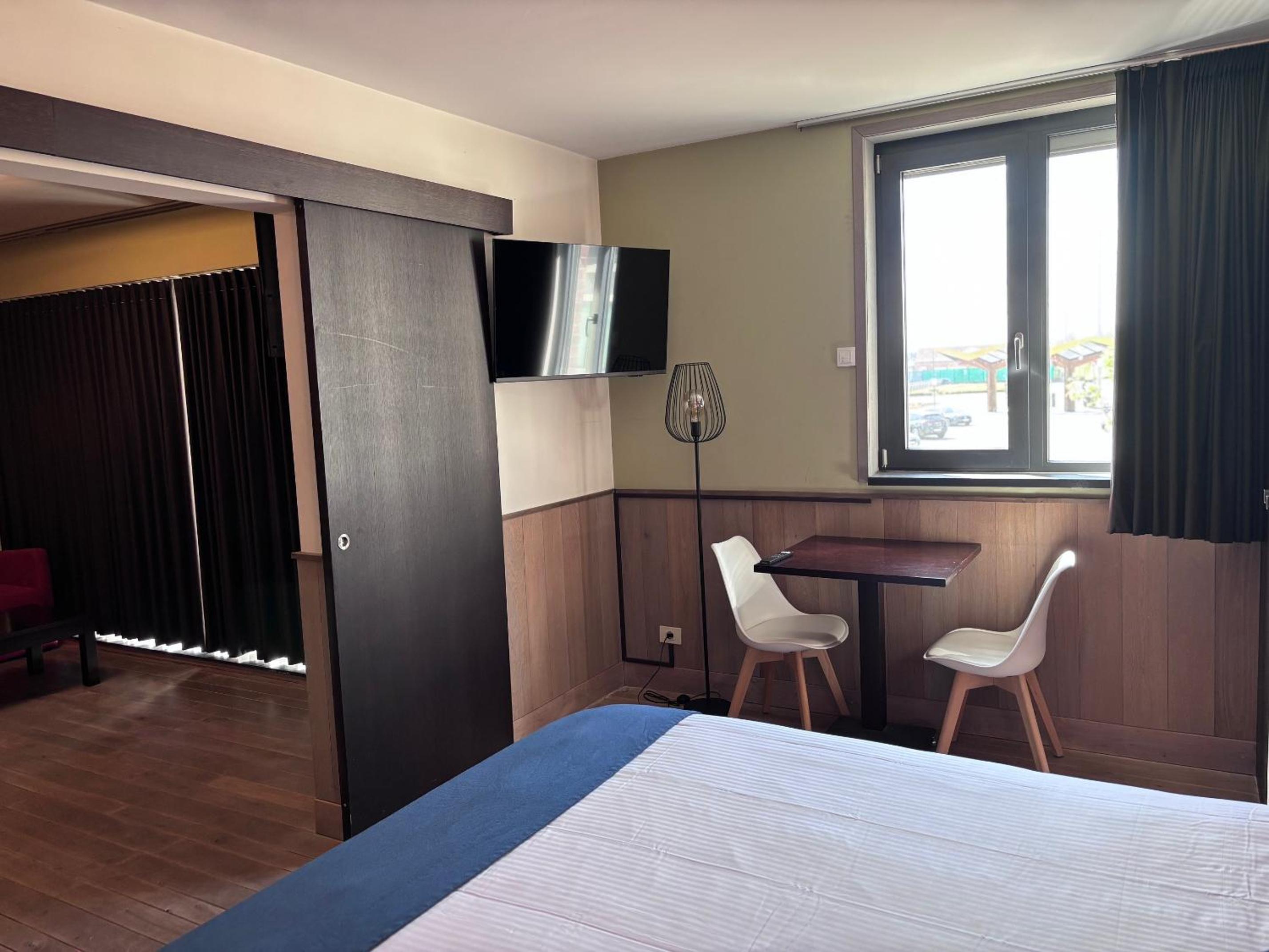 Suite - Photo 5
