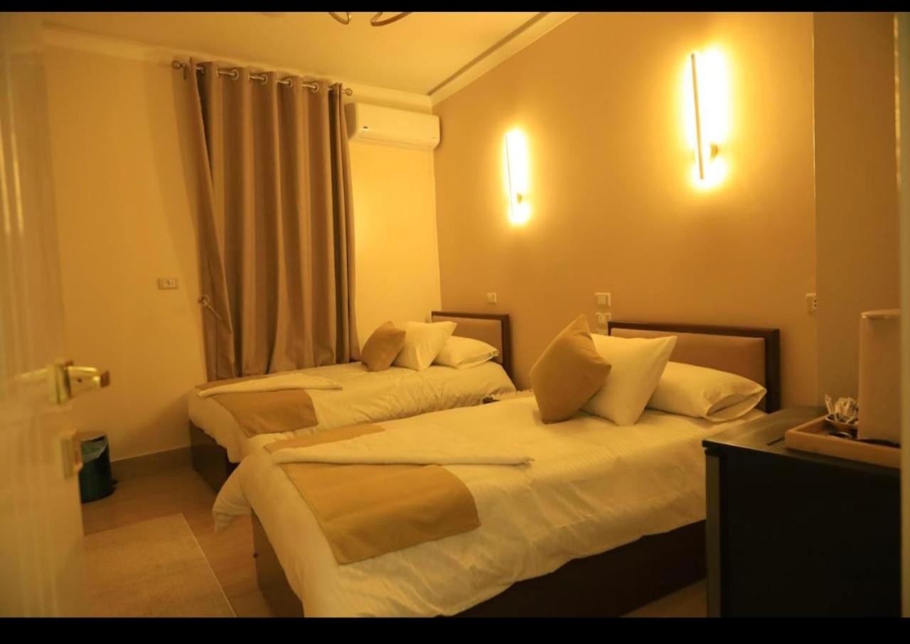 Double or Twin Room with Private Bathroom photo 2