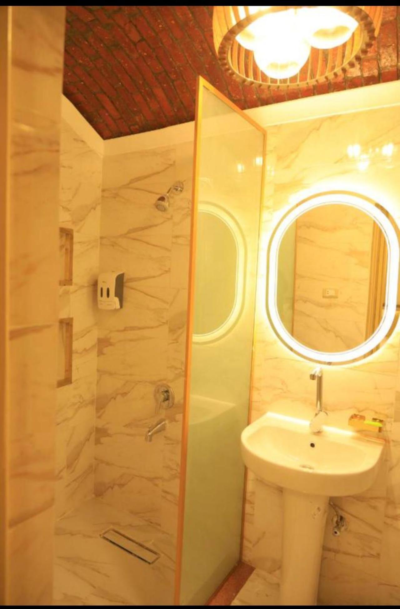 Double or Twin Room with Private Bathroom photo 3