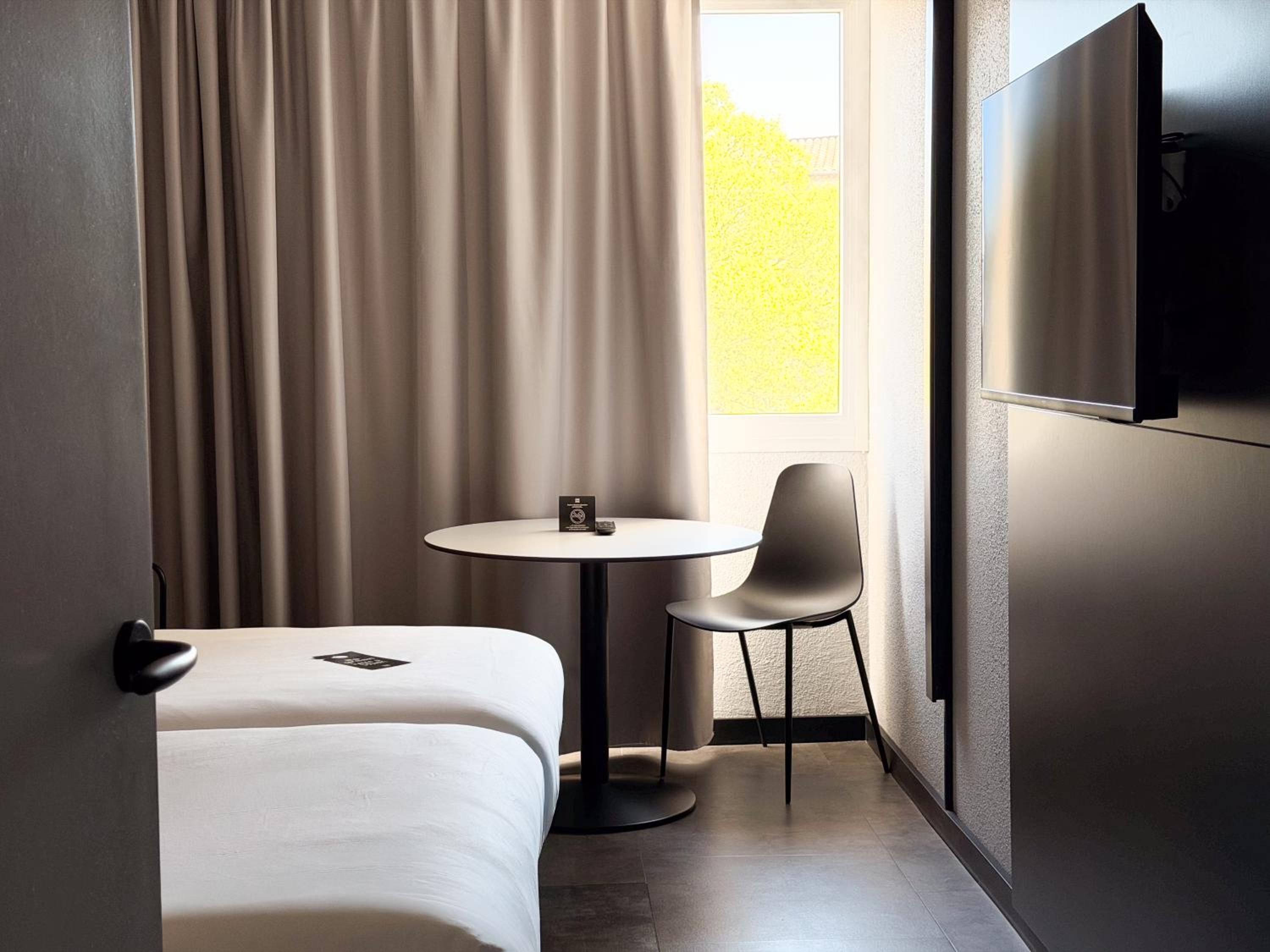 Standard Room with Two Single Beds photo 2