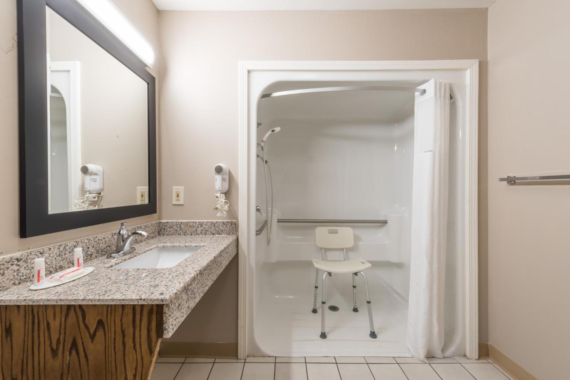 King Room - Disability Access - Non-Smoking - Photo 3