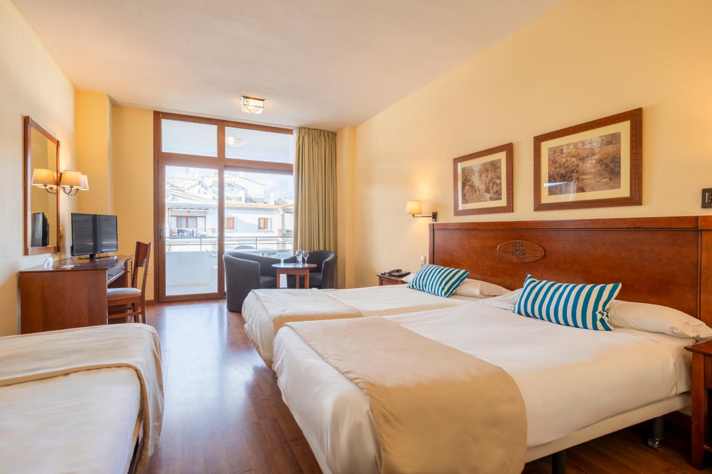Superior Triple Room With Side Sea View Superior Triple Room With Side Sea View