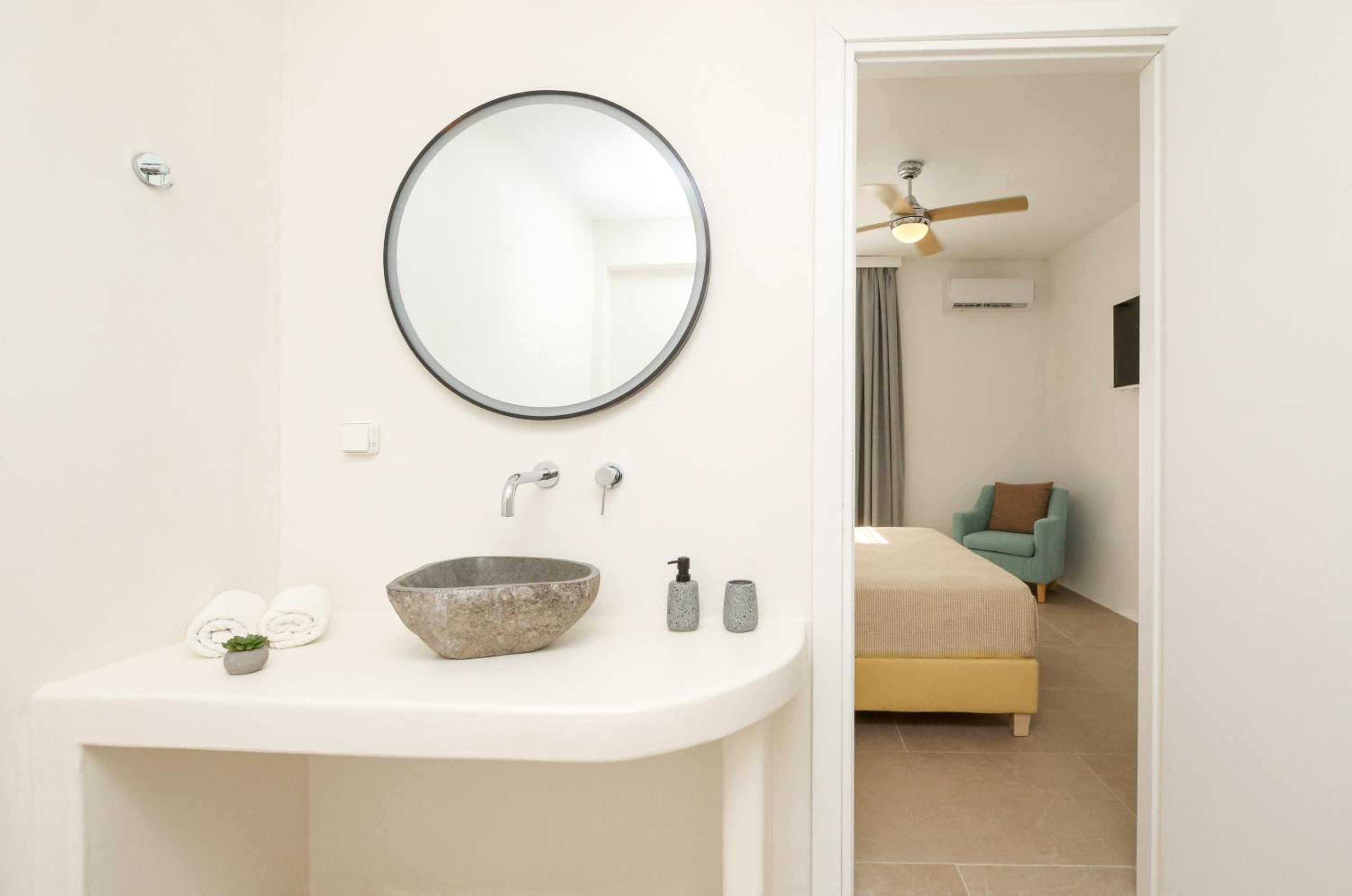 One-Bedroom Villa - Photo 8