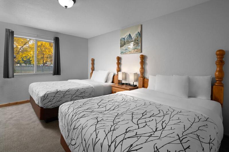 Beach Hotel-Park View Superior Suite (Sleeps 8) photo 3