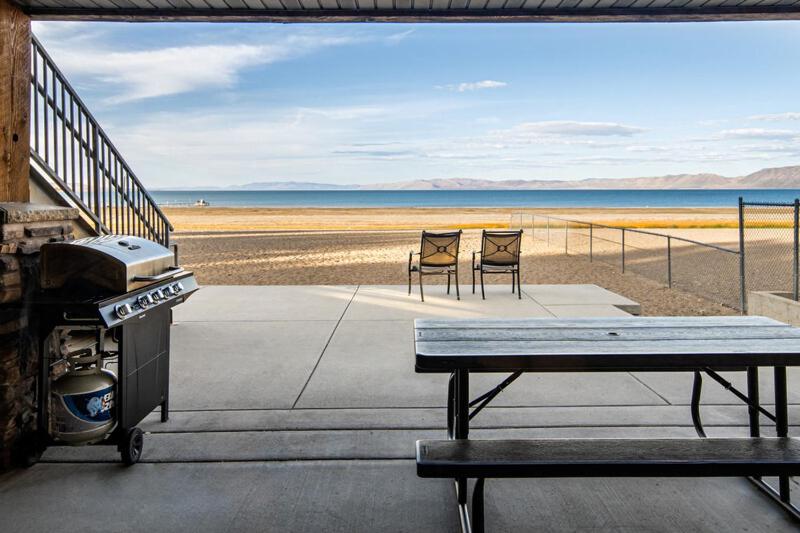 Beach Hotel-Lake View Junior Suite (Sleeps 4) photo 3