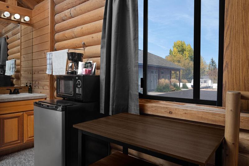 Log Cabin (Sleeps 4) photo 3