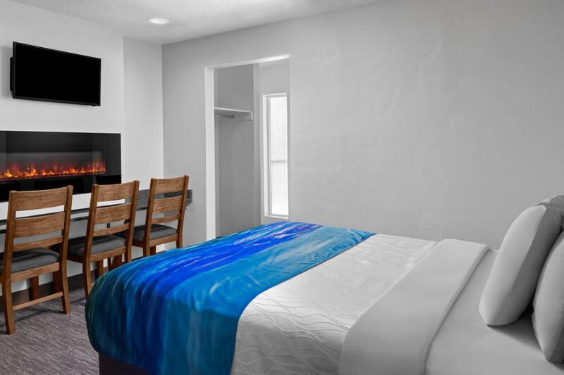 Park Hotel-Standard 2 Bedroom W/ Bunks (Sleeps 6)  photo 1