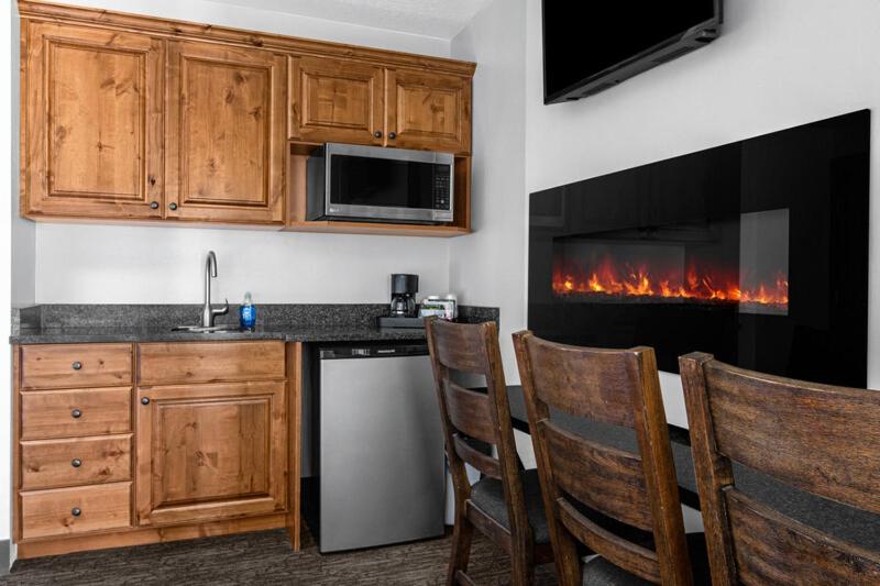 Park Hotel-Standard 2 Bedroom W/ Bunks (Sleeps 6)  photo 2