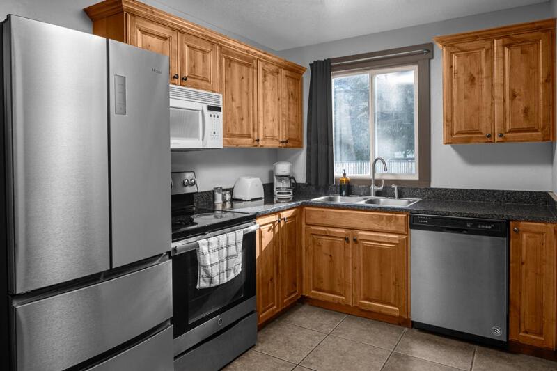 Park Hotel-Tri-Level Condo (Sleeps 12)