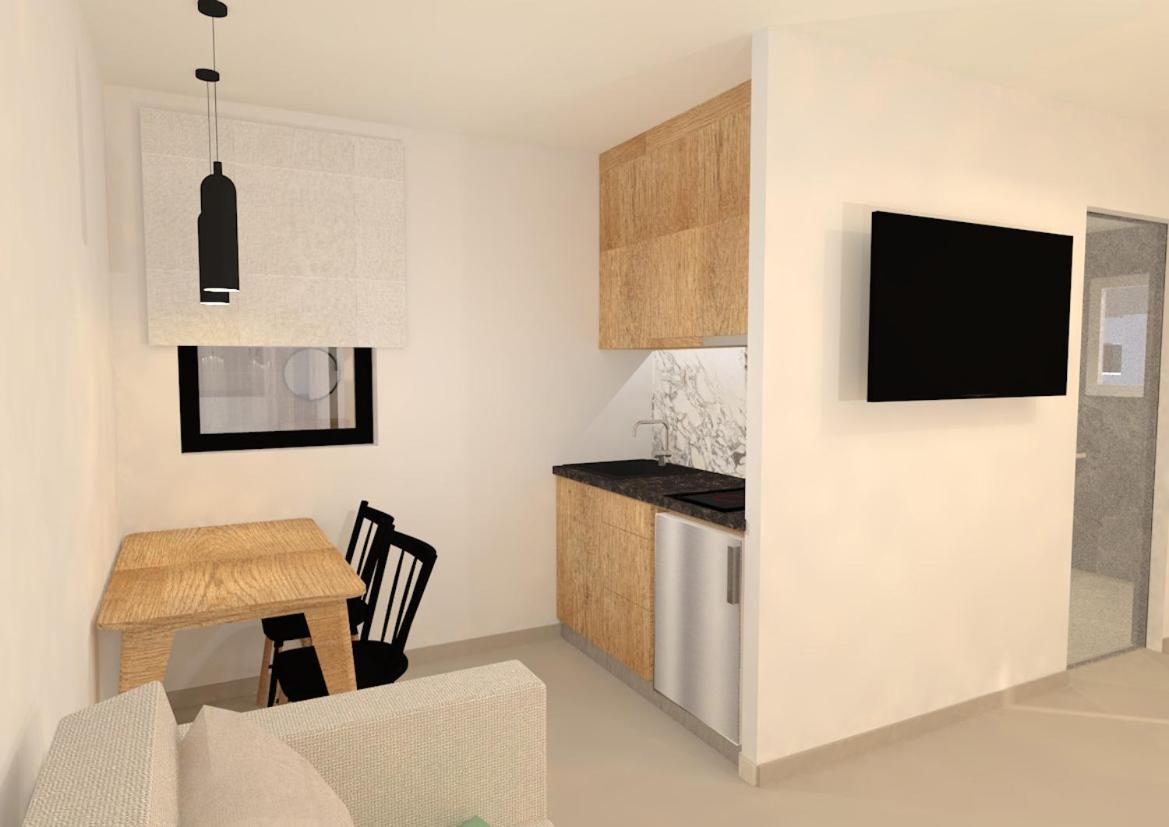 Ground-floor Studio with Balcony