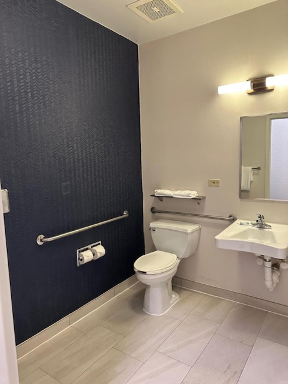 King Room with Roll-In Shower - Mobility and Hearing Accessible - Photo 2