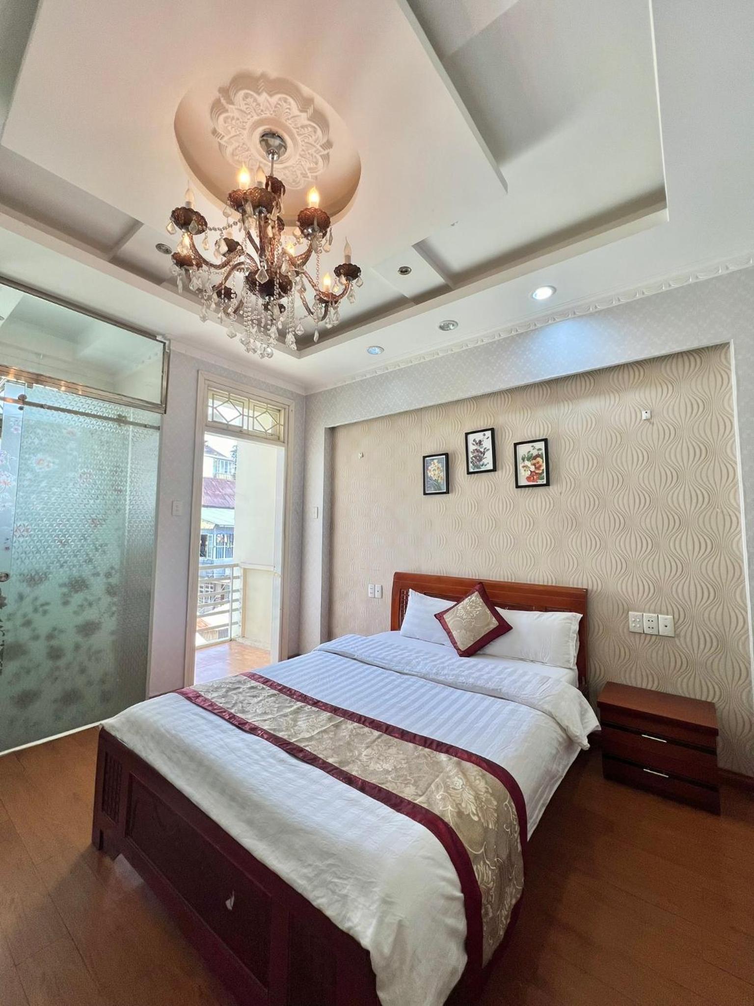Queen Room with Balcony