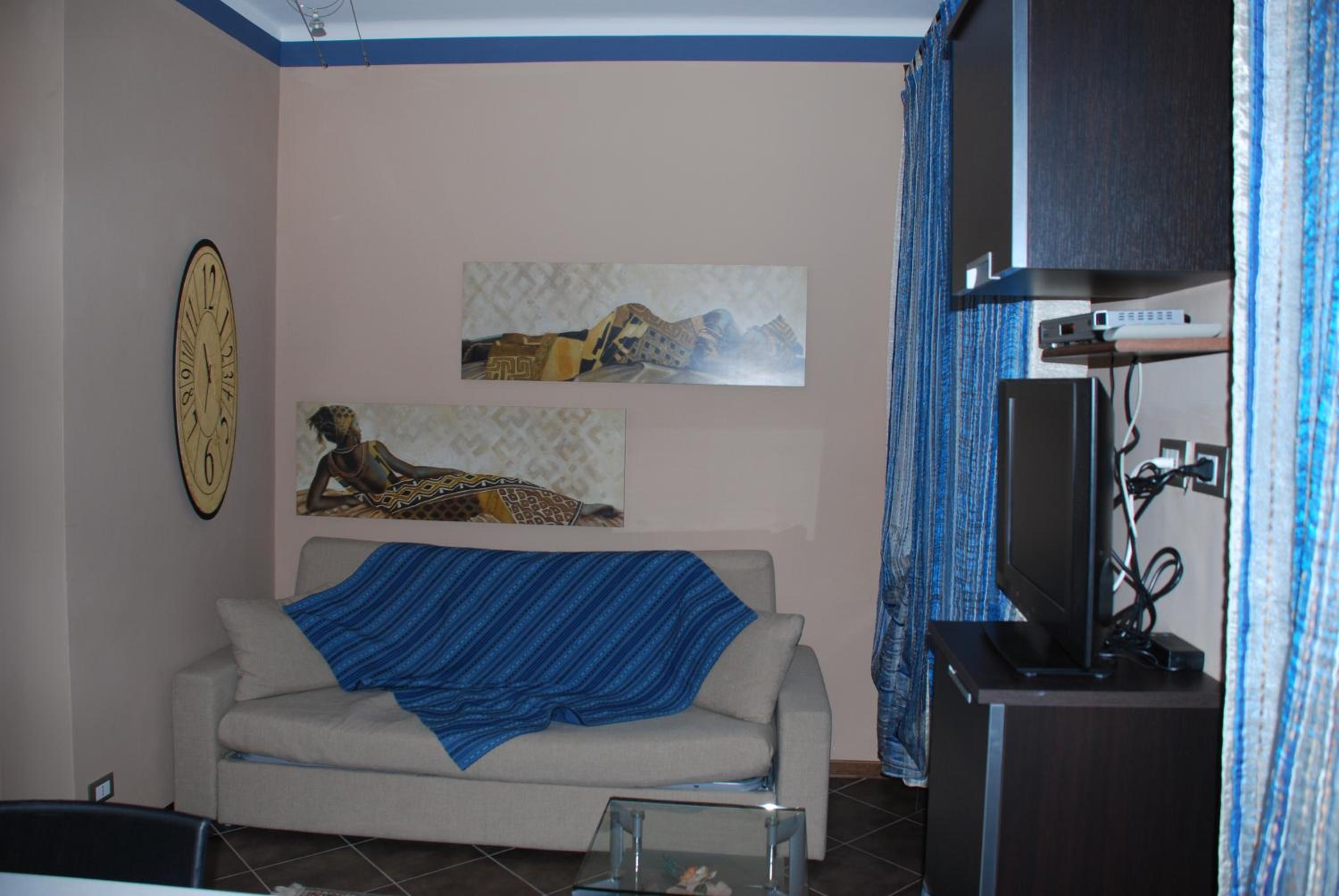 One-Bedroom Apartment (3 Adults) photo 2
