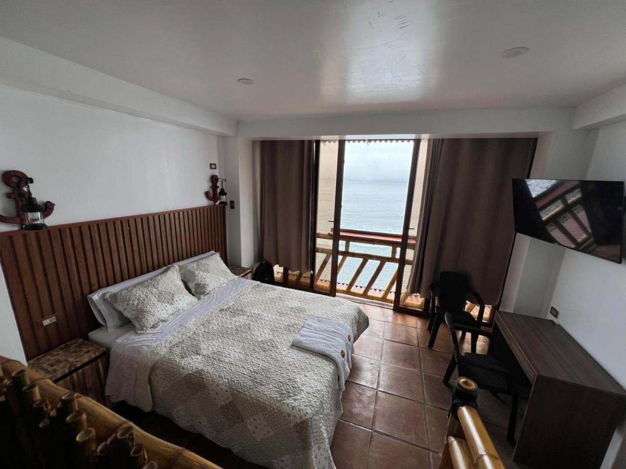 Deluxe Suite with Sea View photo 2