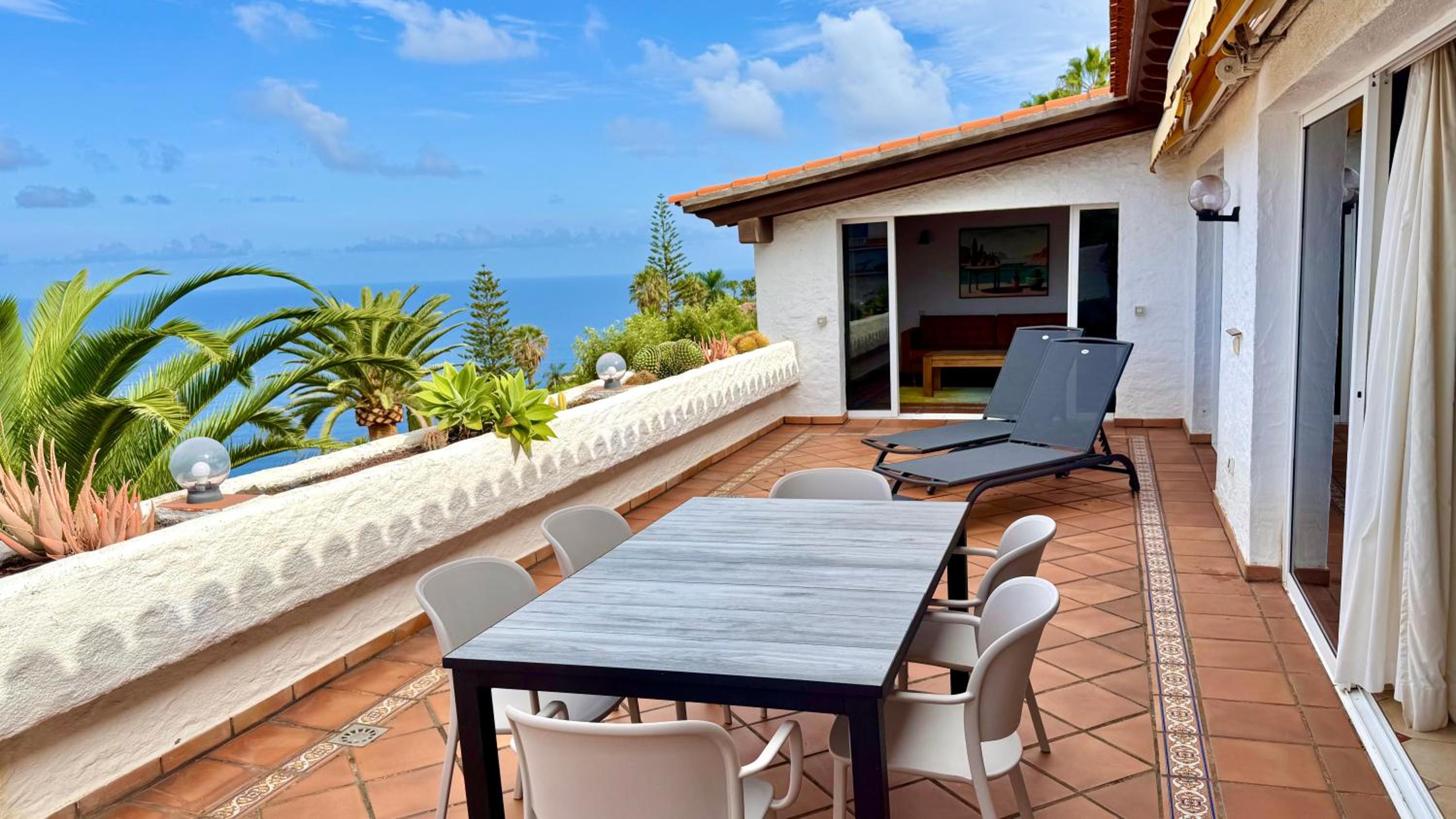 Two-Bedroom Apartment with Terrace and Sea View