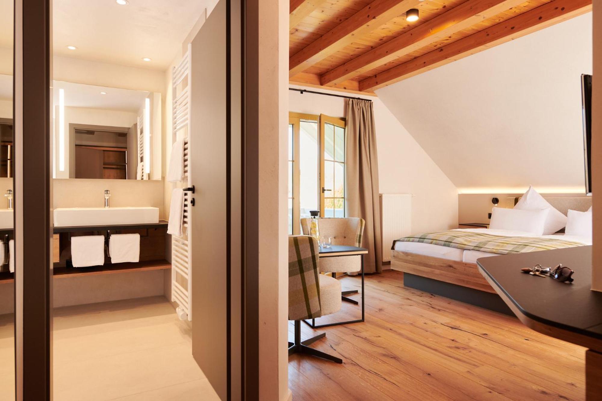 Large Double Room photo 2