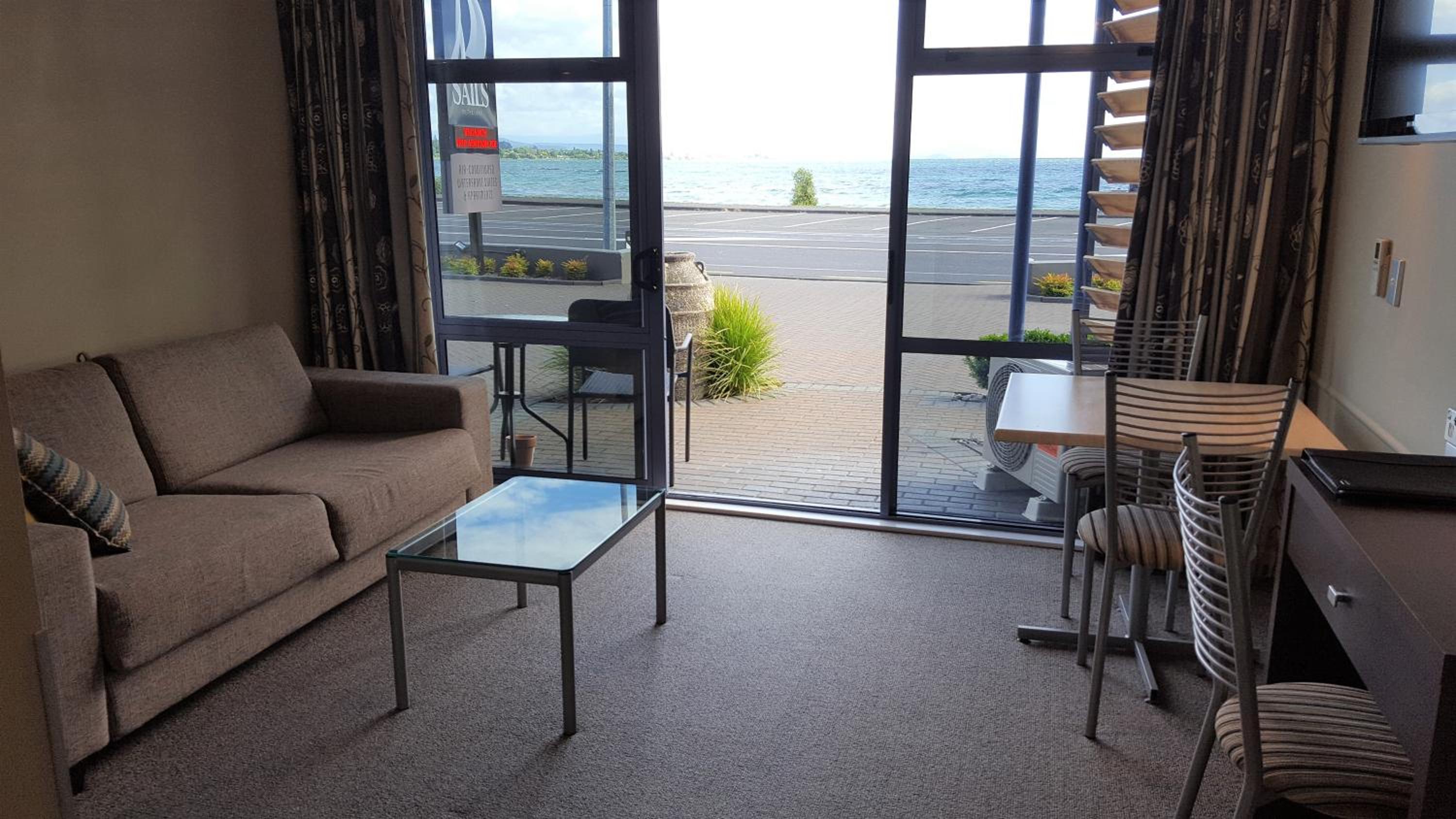 One-Bedroom Suite with Lake View