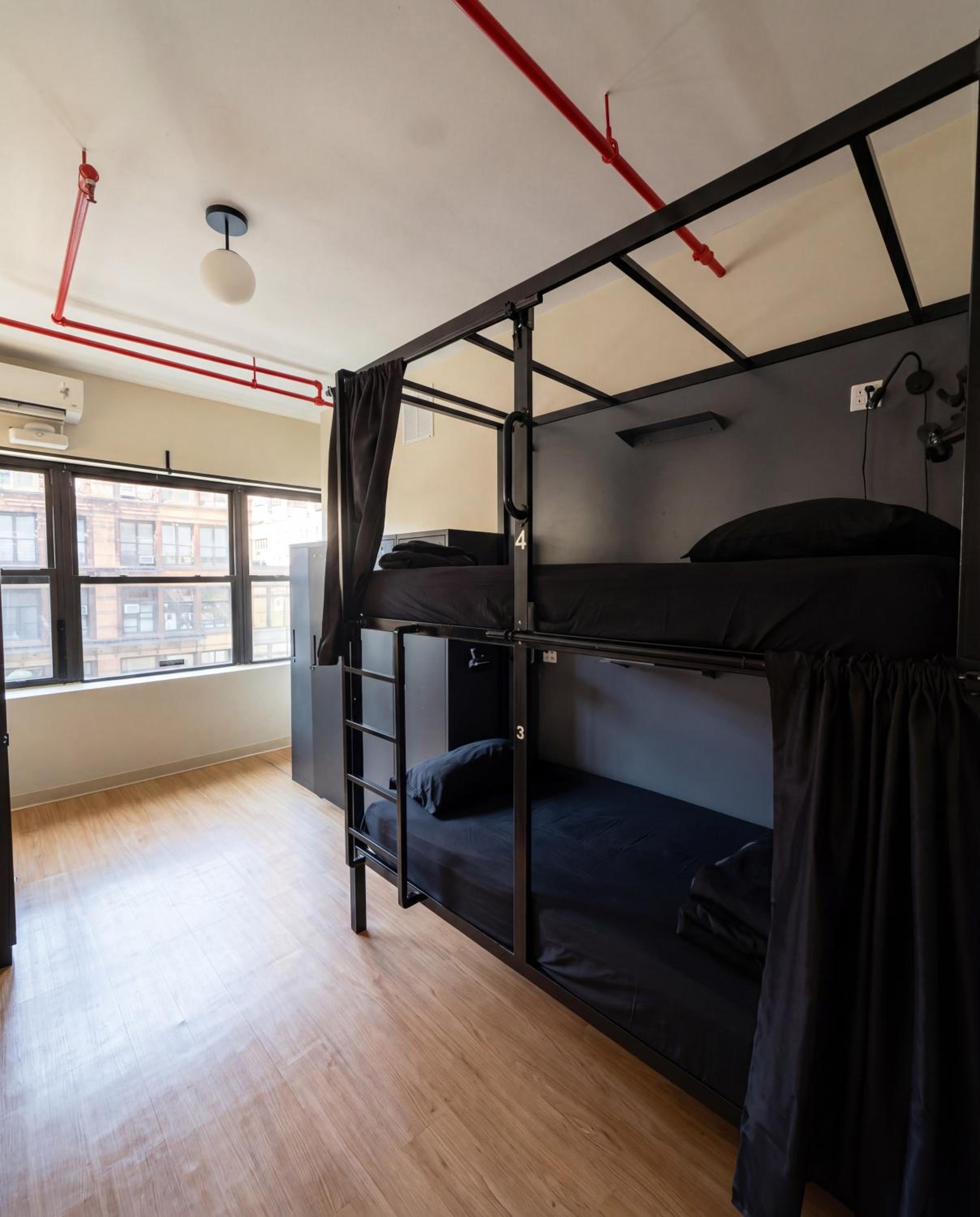 Economy Quadruple Room photo 2