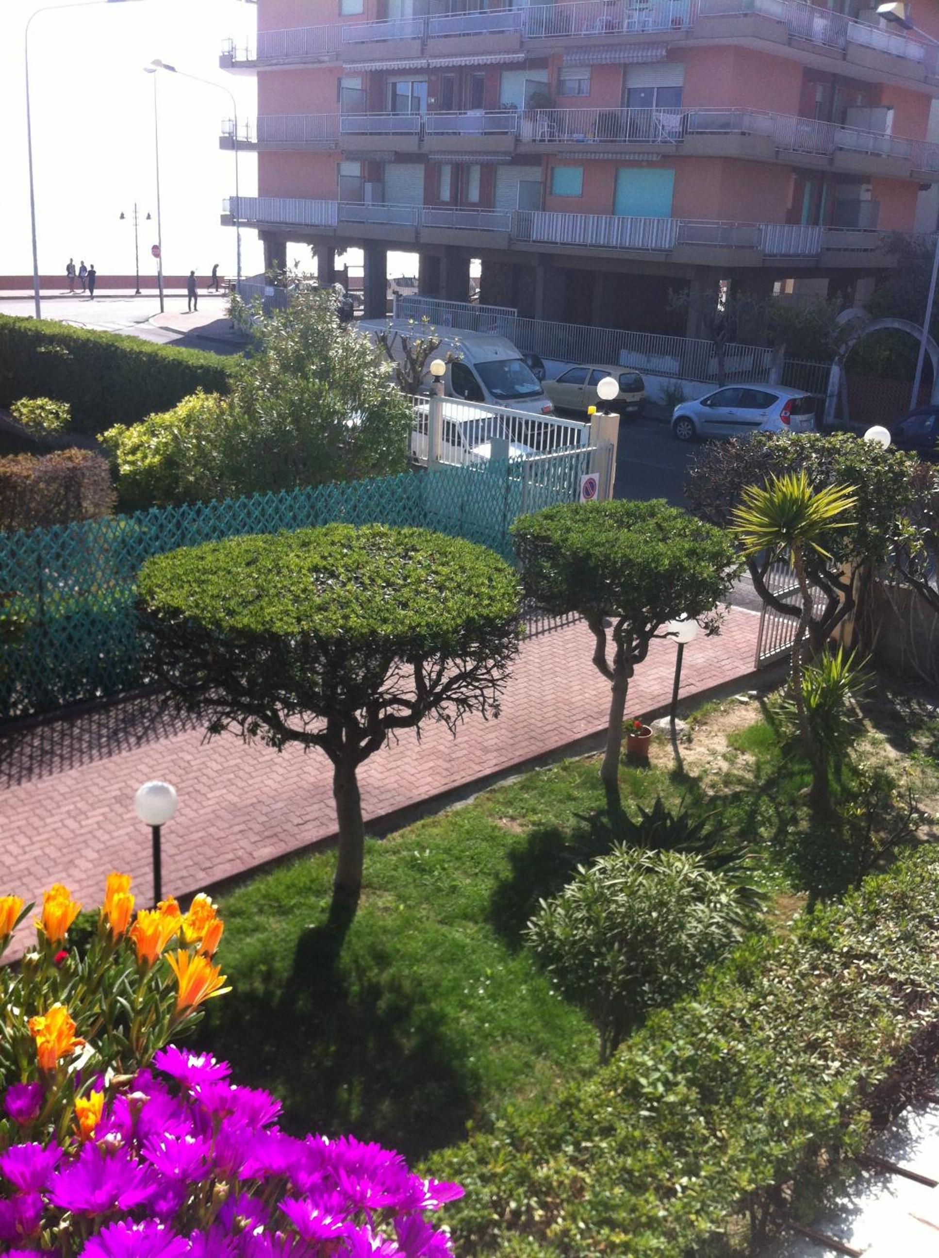 Double Room with Balcony and Sea View - Photo 15