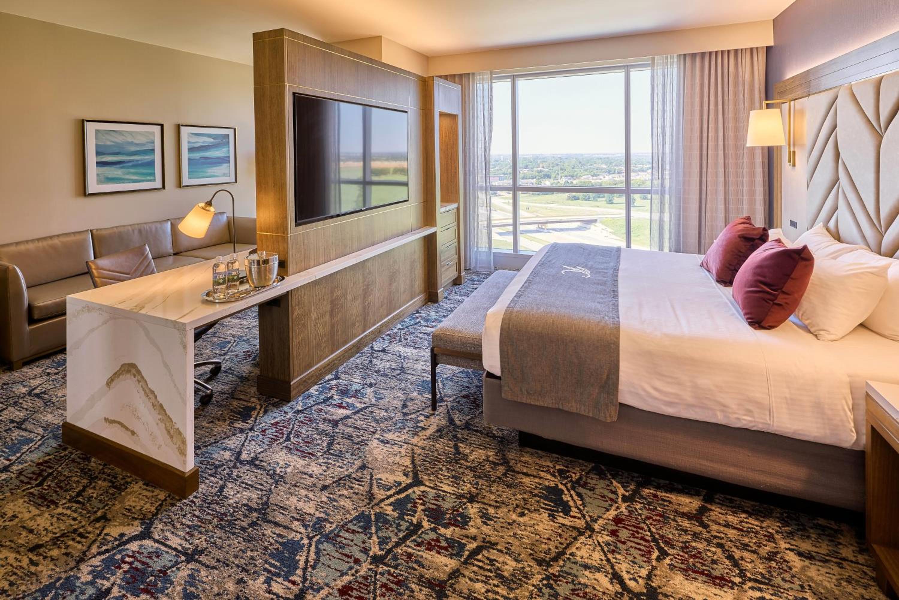 Junior King Suite, Sky Tower - Non-Smoking