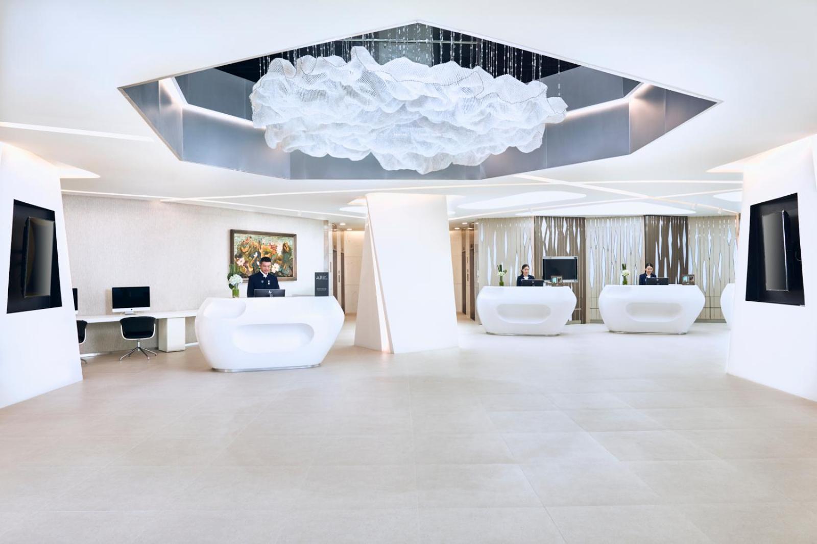 King Suite with City View and Lounge Access