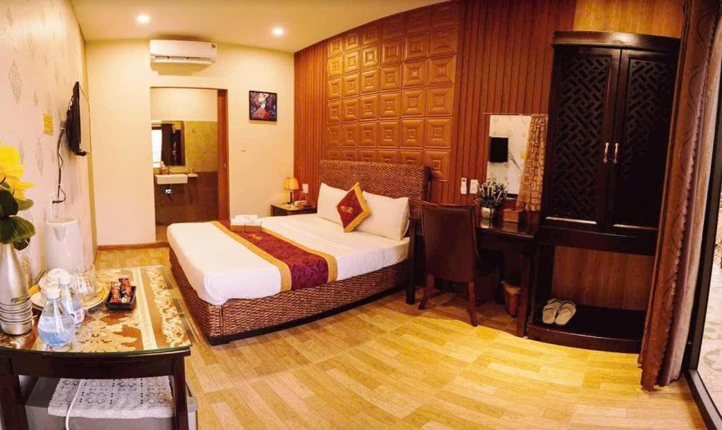 Double Room with Pool View - Photo 7