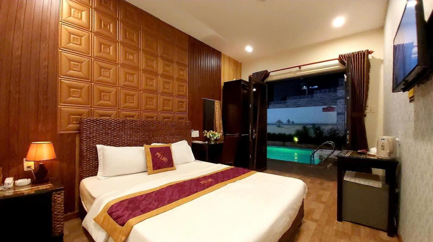 Double Room with Pool View - Photo 8