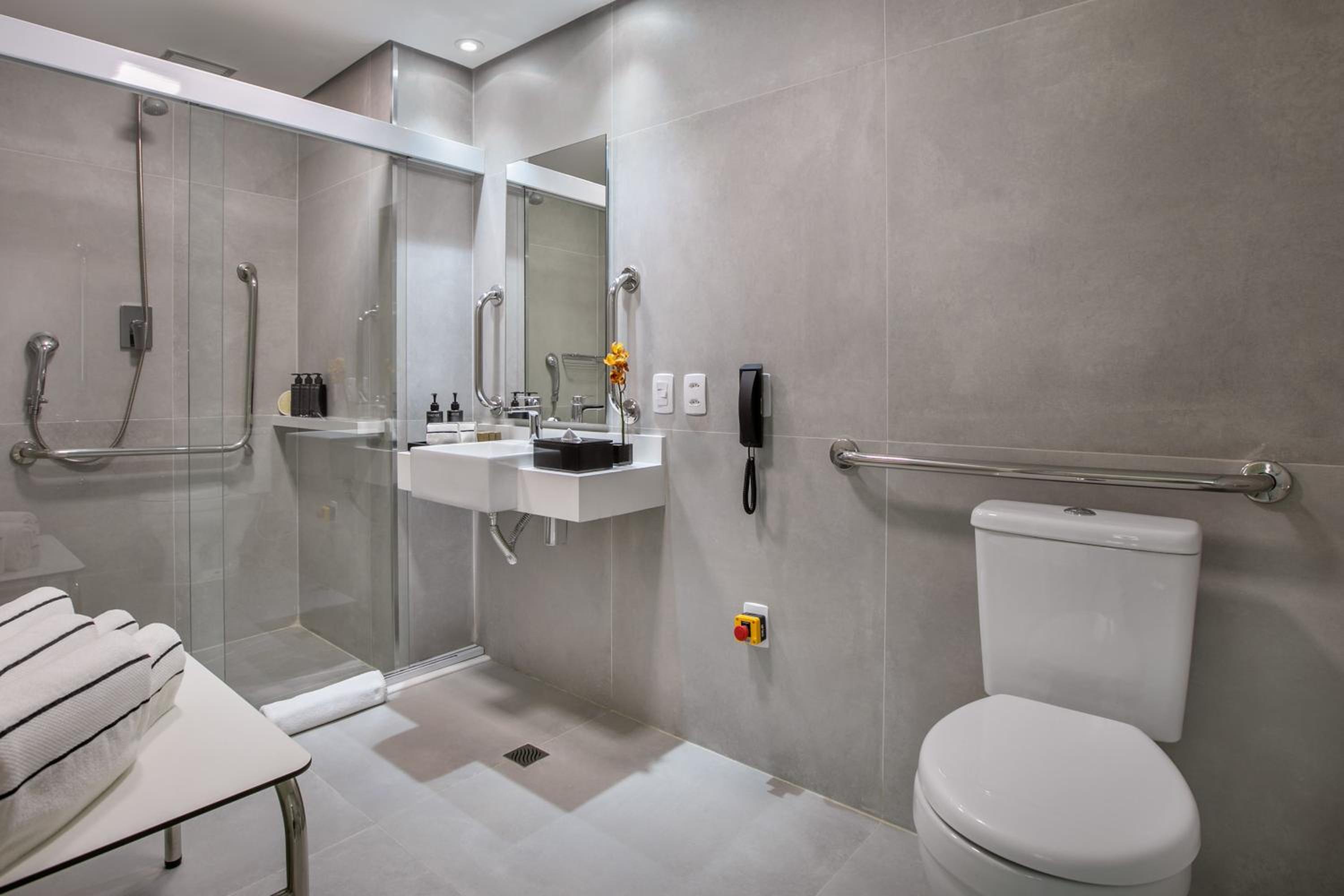Accessible Room - Photo 8
