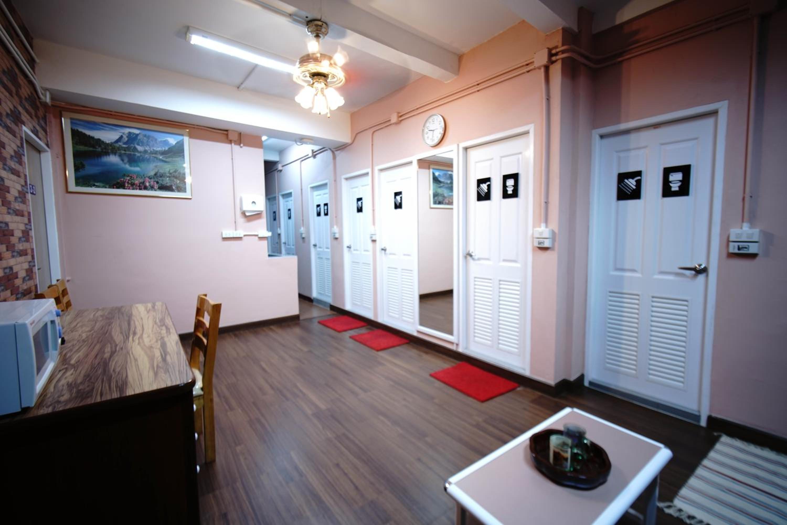Standard Twin Room With Shared Bathroom photo 3