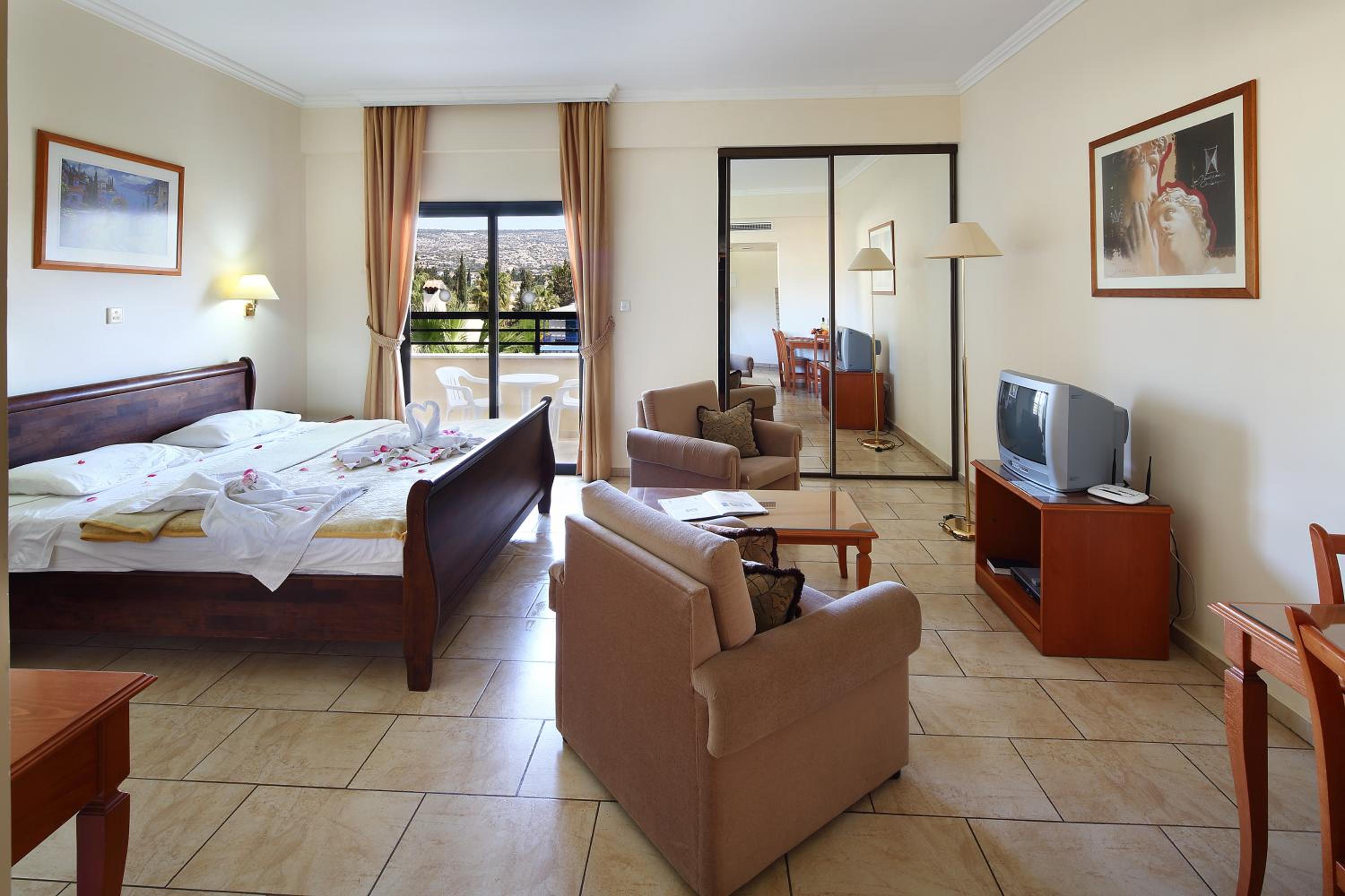Studio with Balcony and Airport Transfer