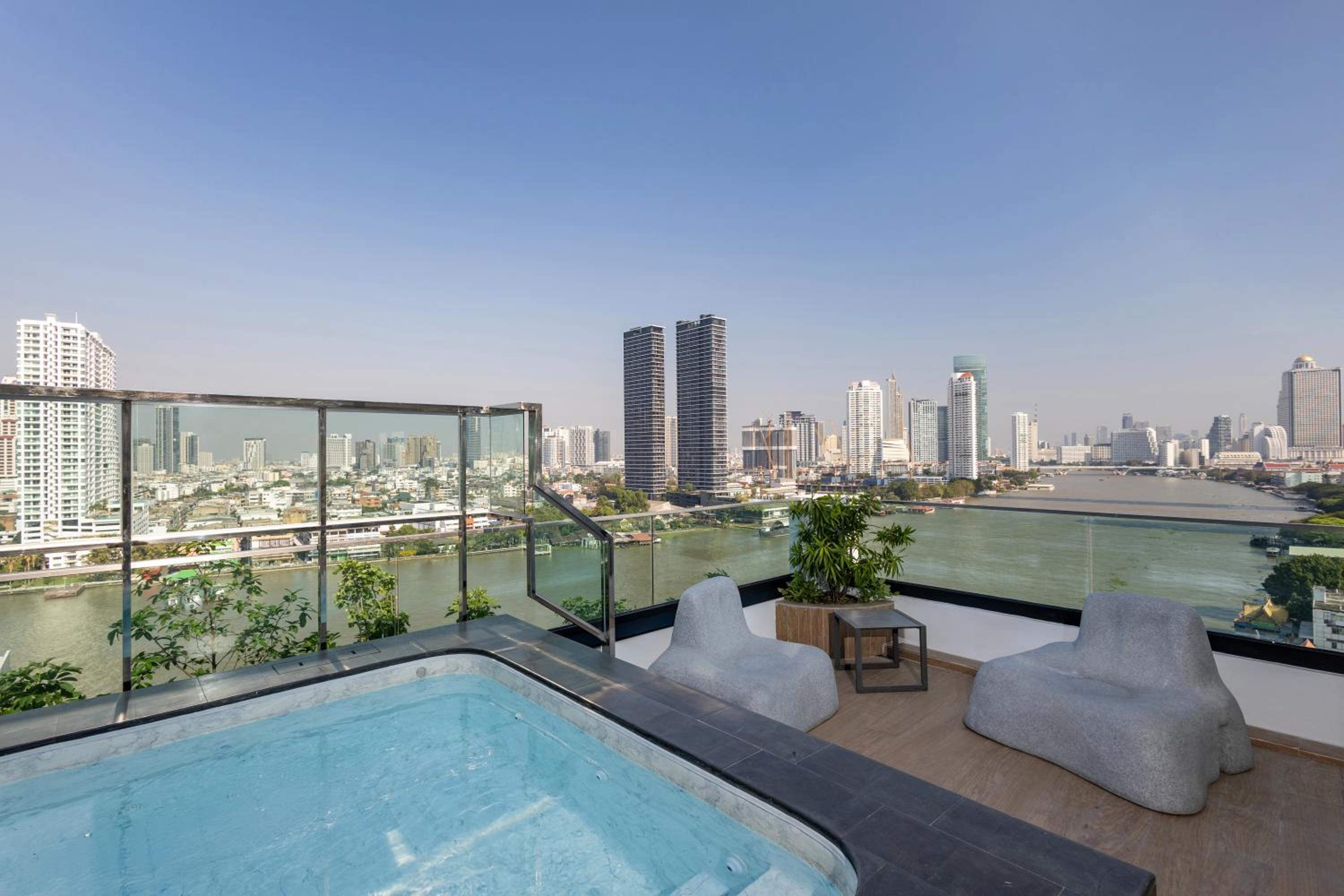 Terrace Suite with King Bed and Jetted Tub - Plunge Pool/Smoking
