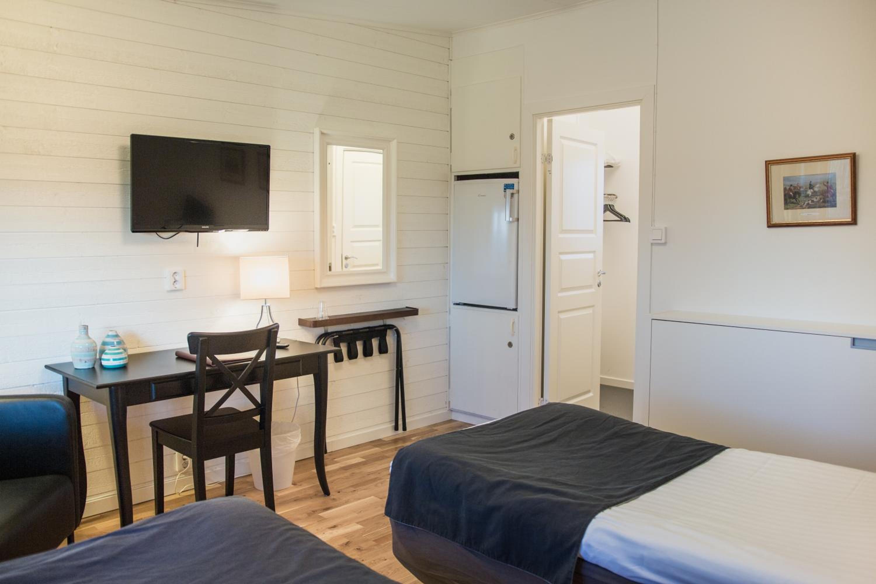 Double or Twin Room - Photo 3