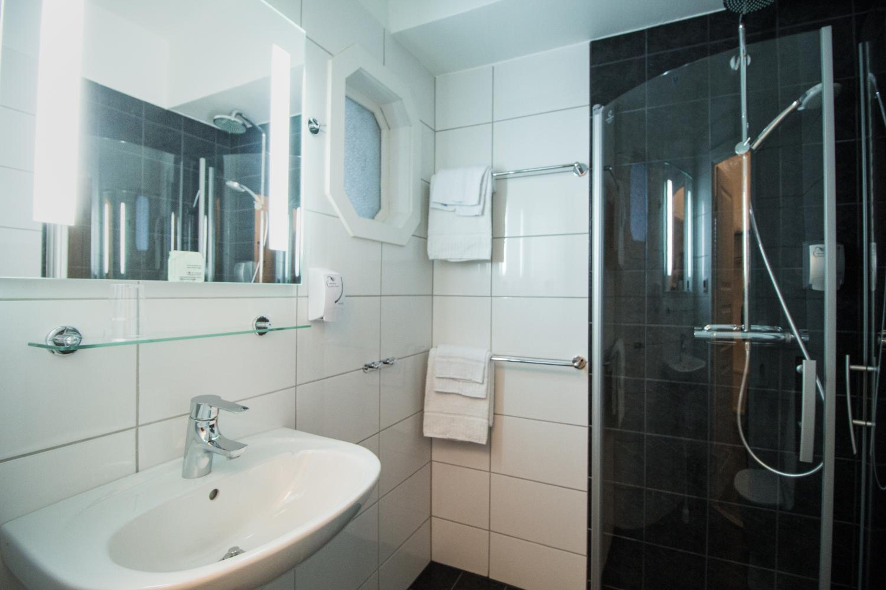 Double or Twin Room - Photo 4