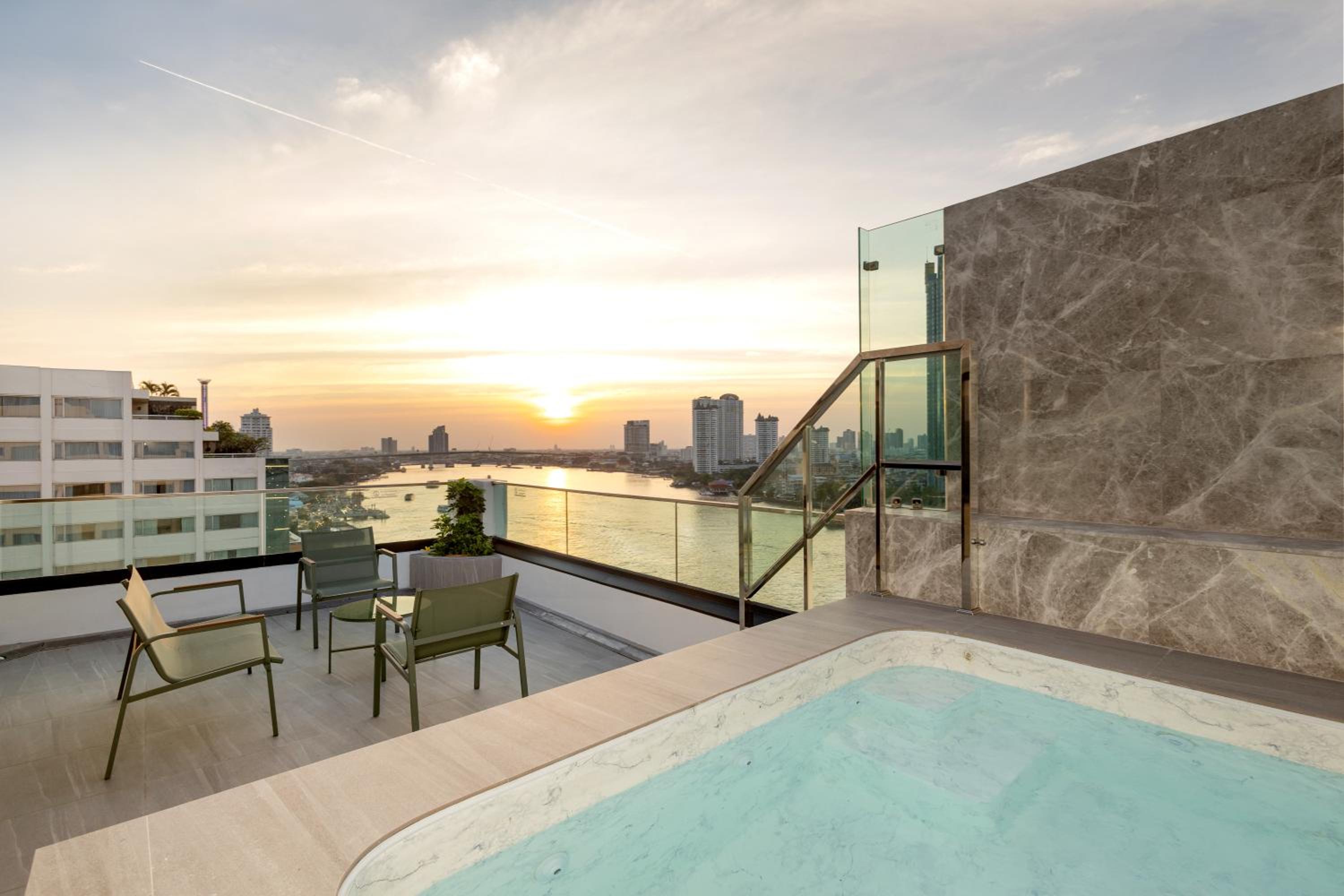 Executive Terrace Suite with King Bed and Jetted Tub - Plunge Pool