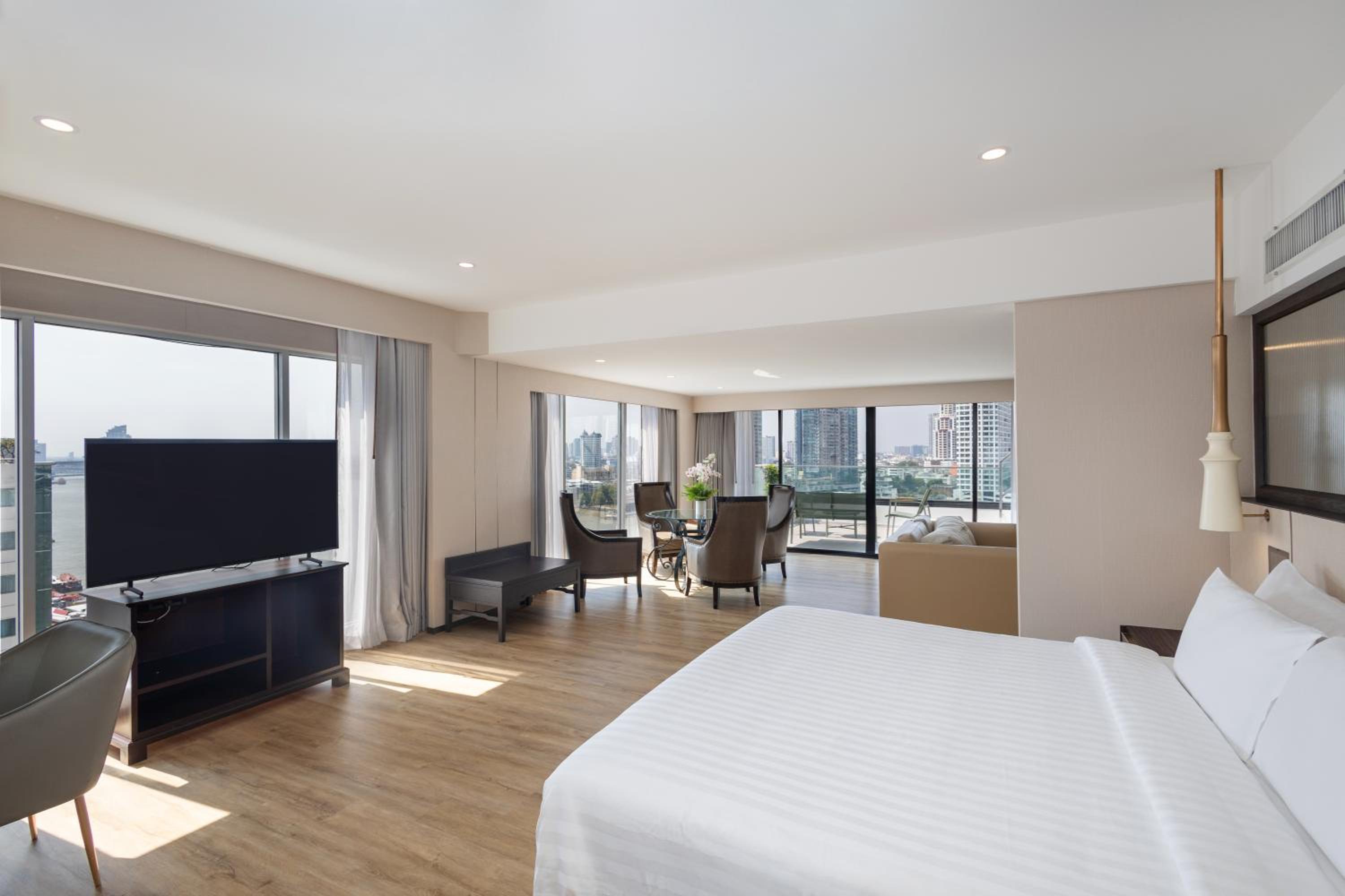 Executive Terrace Suite with King Bed and Jetted Tub - Plunge Pool