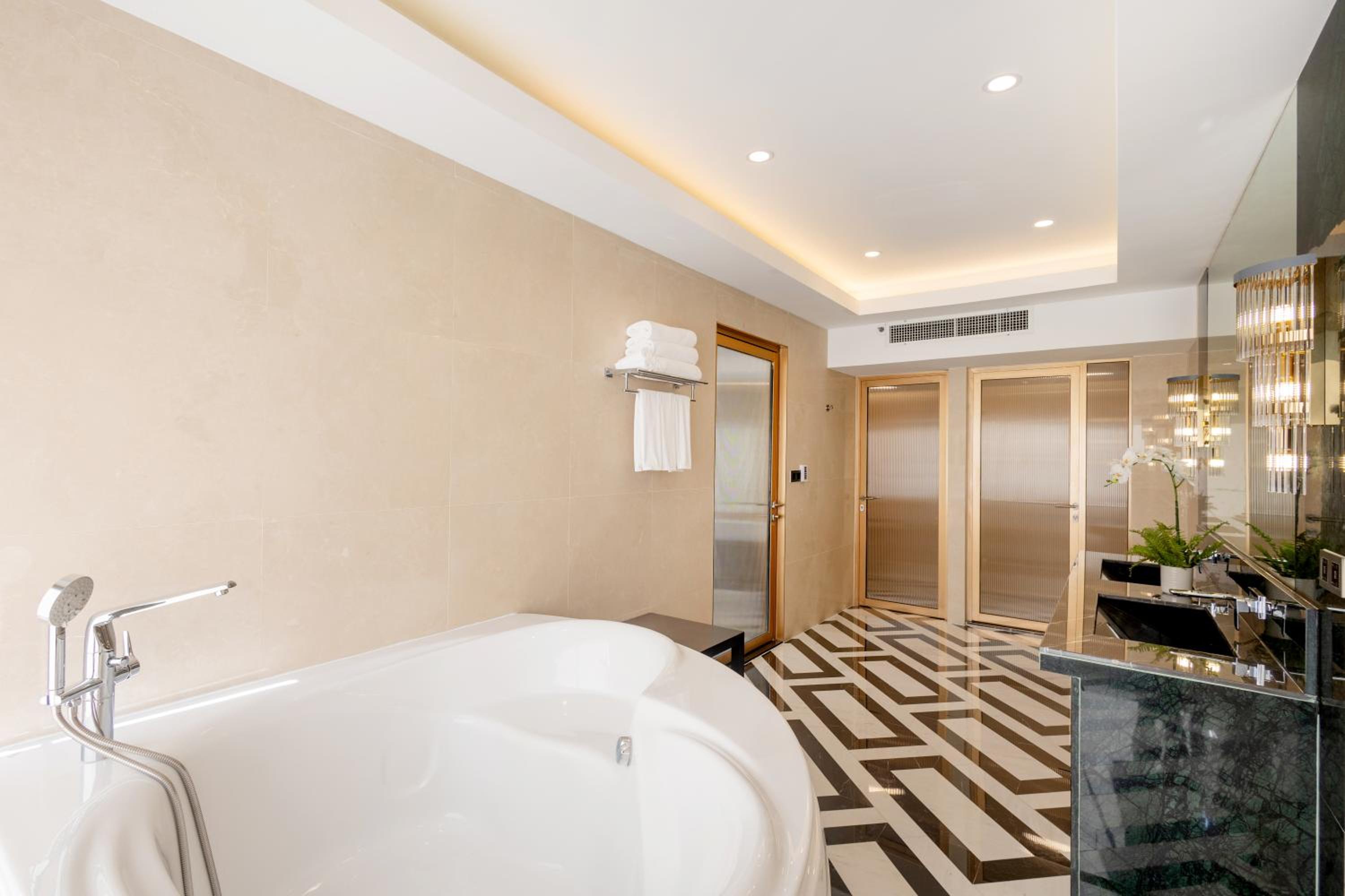 Executive Terrace Suite with King Bed and Jetted Tub - Plunge Pool