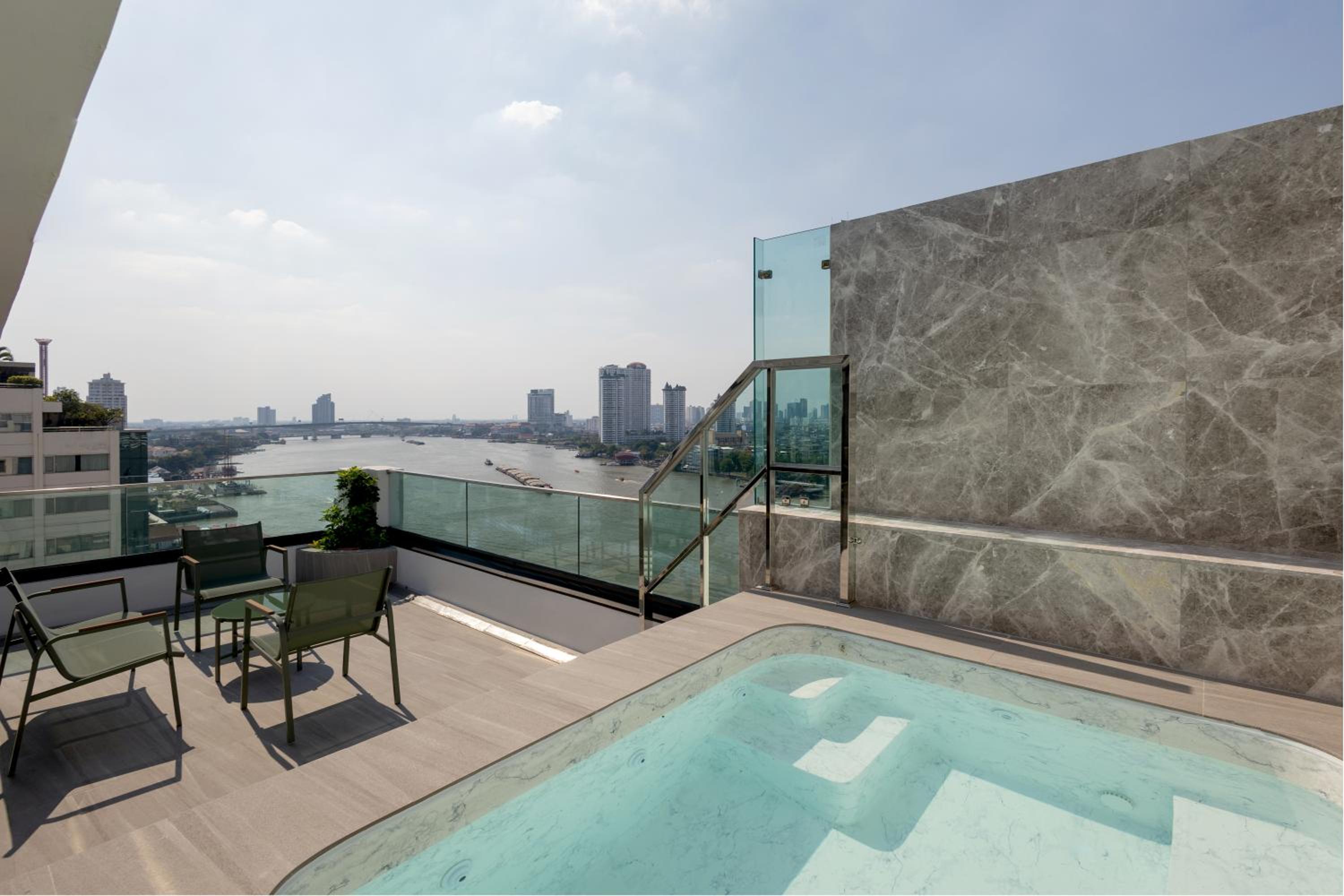 Executive Terrace Suite with King Bed and Jetted Tub - Plunge Pool thumbnail 5