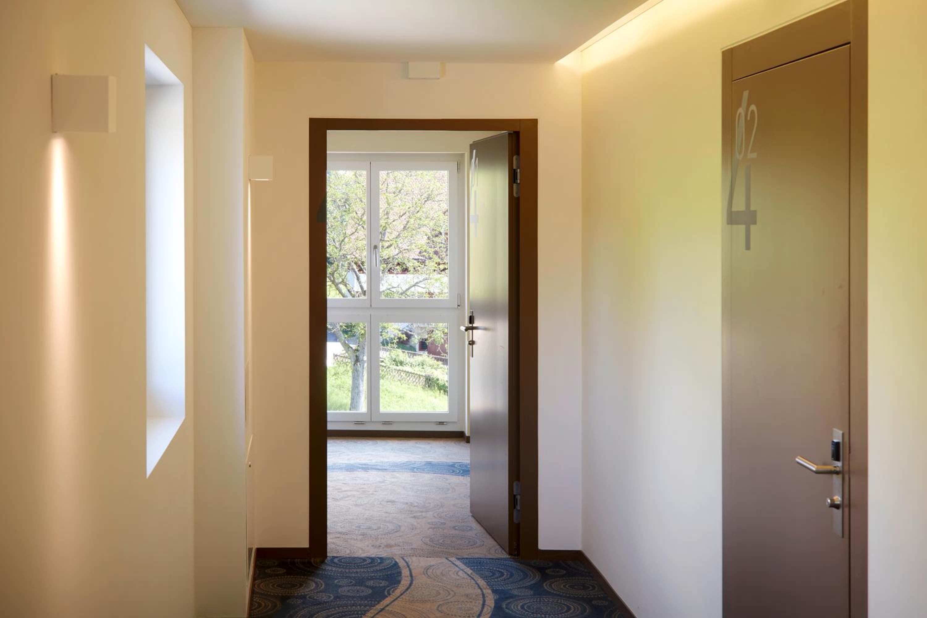 Family Room with Lake View - Photo 3