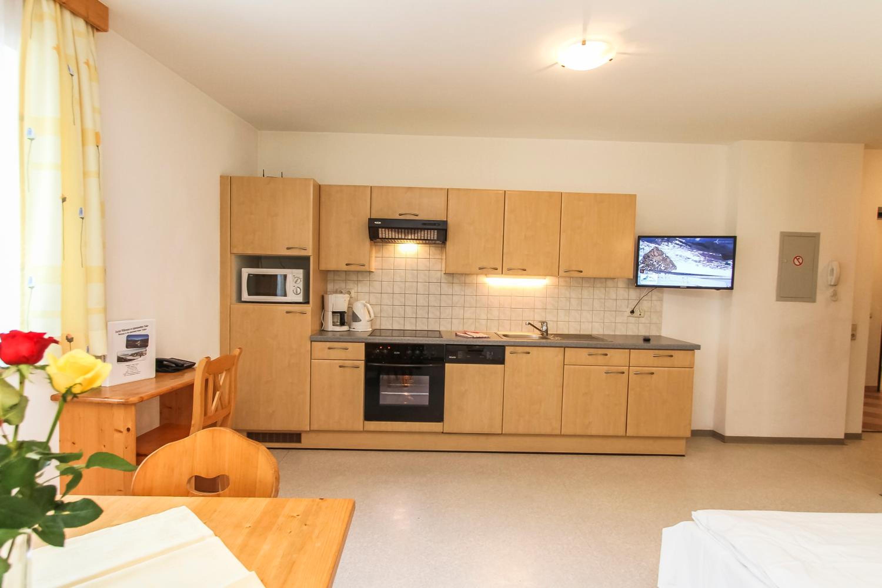 Apartment 5 photo 2
