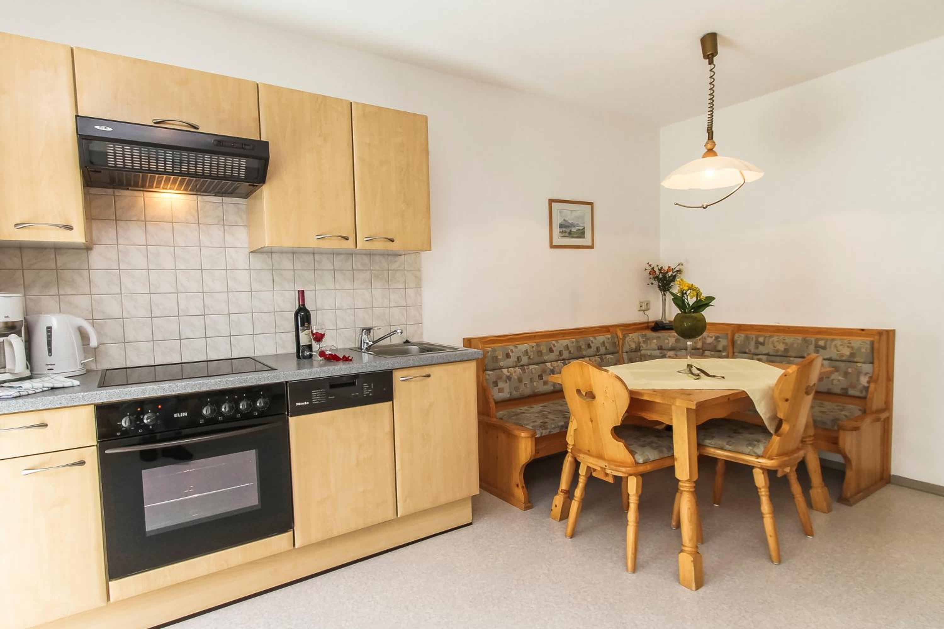 Apartment 8 photo 2