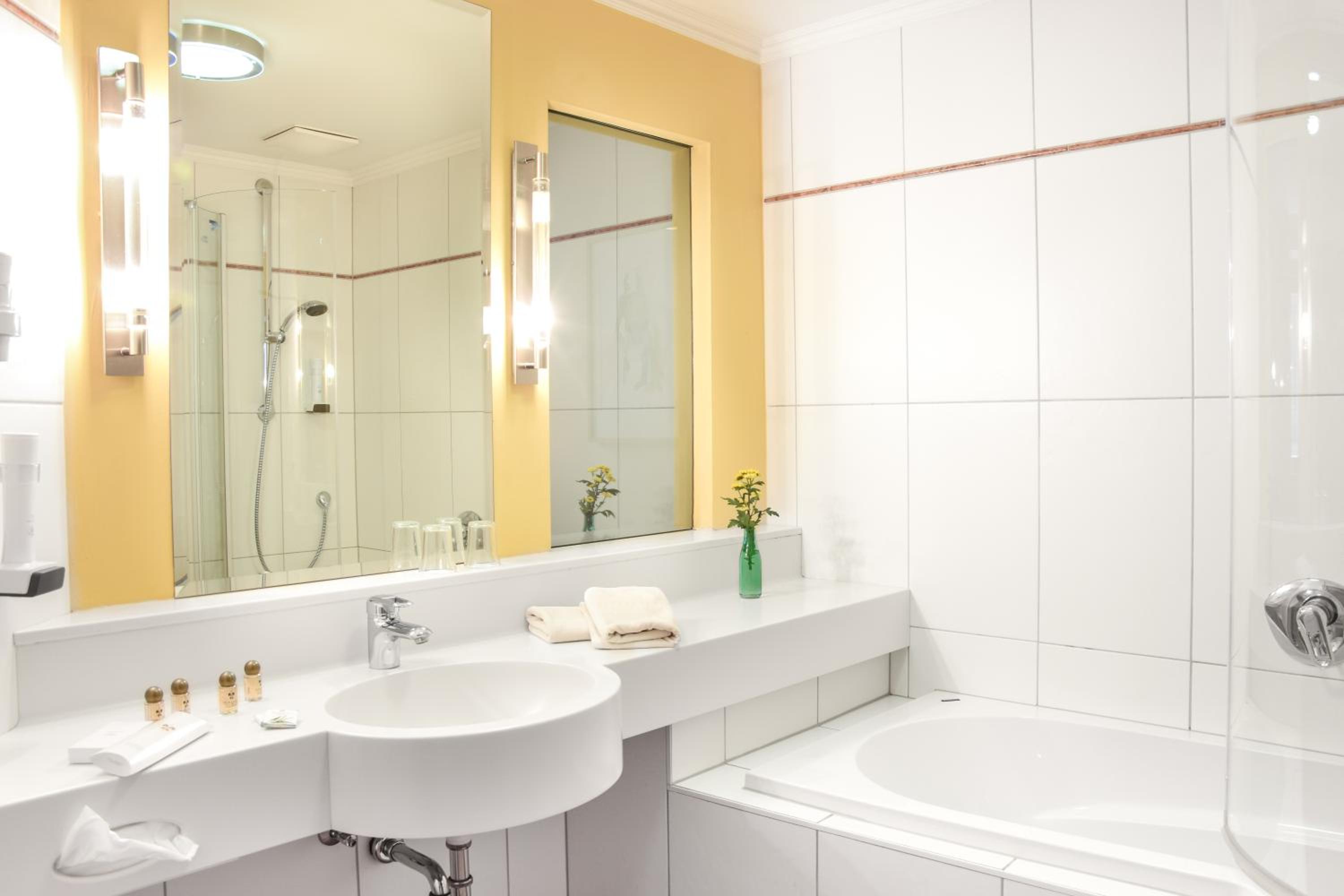 Family Room photo 3