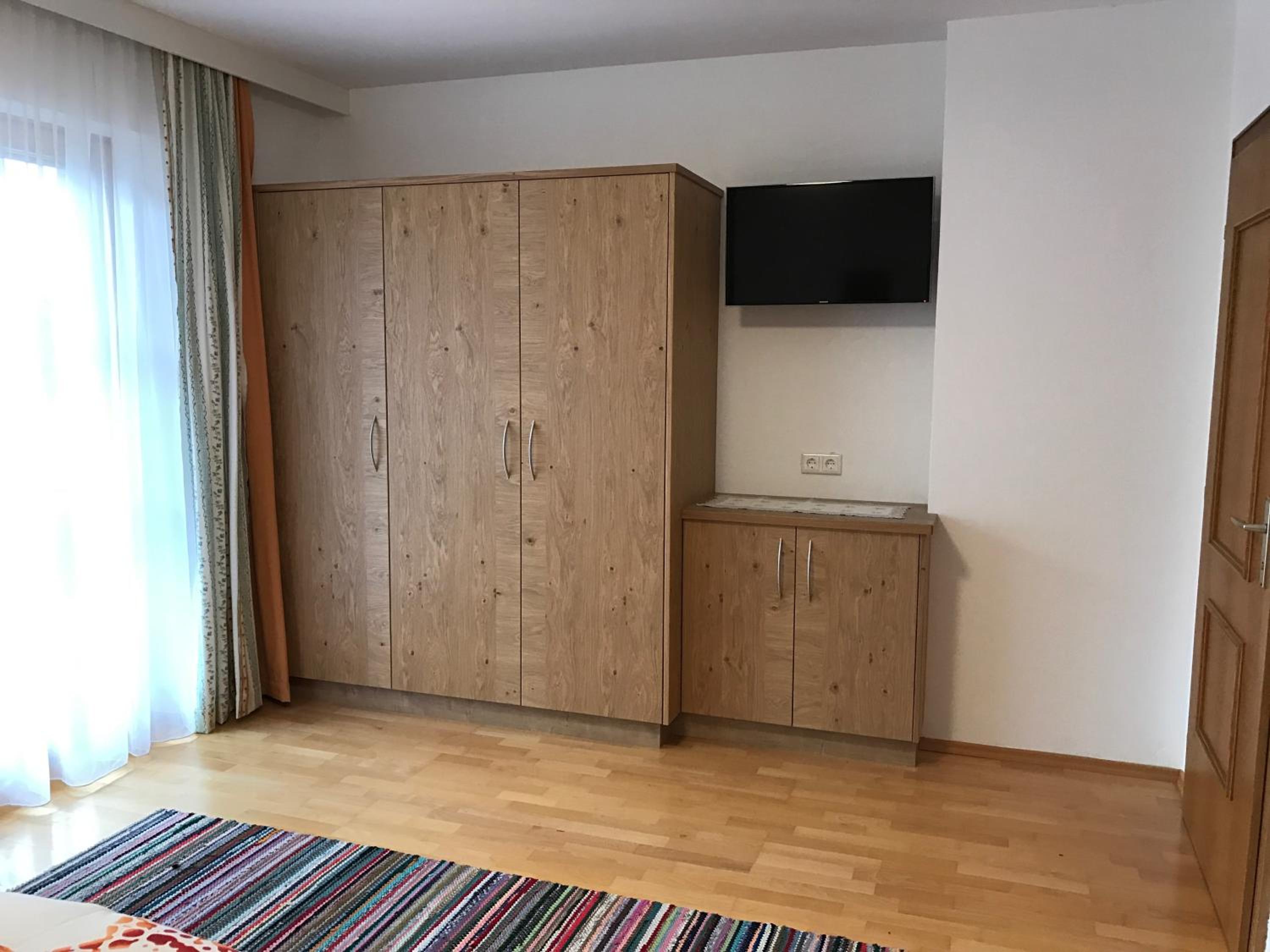 One-Bedroom Apartment with Balcony photo 3