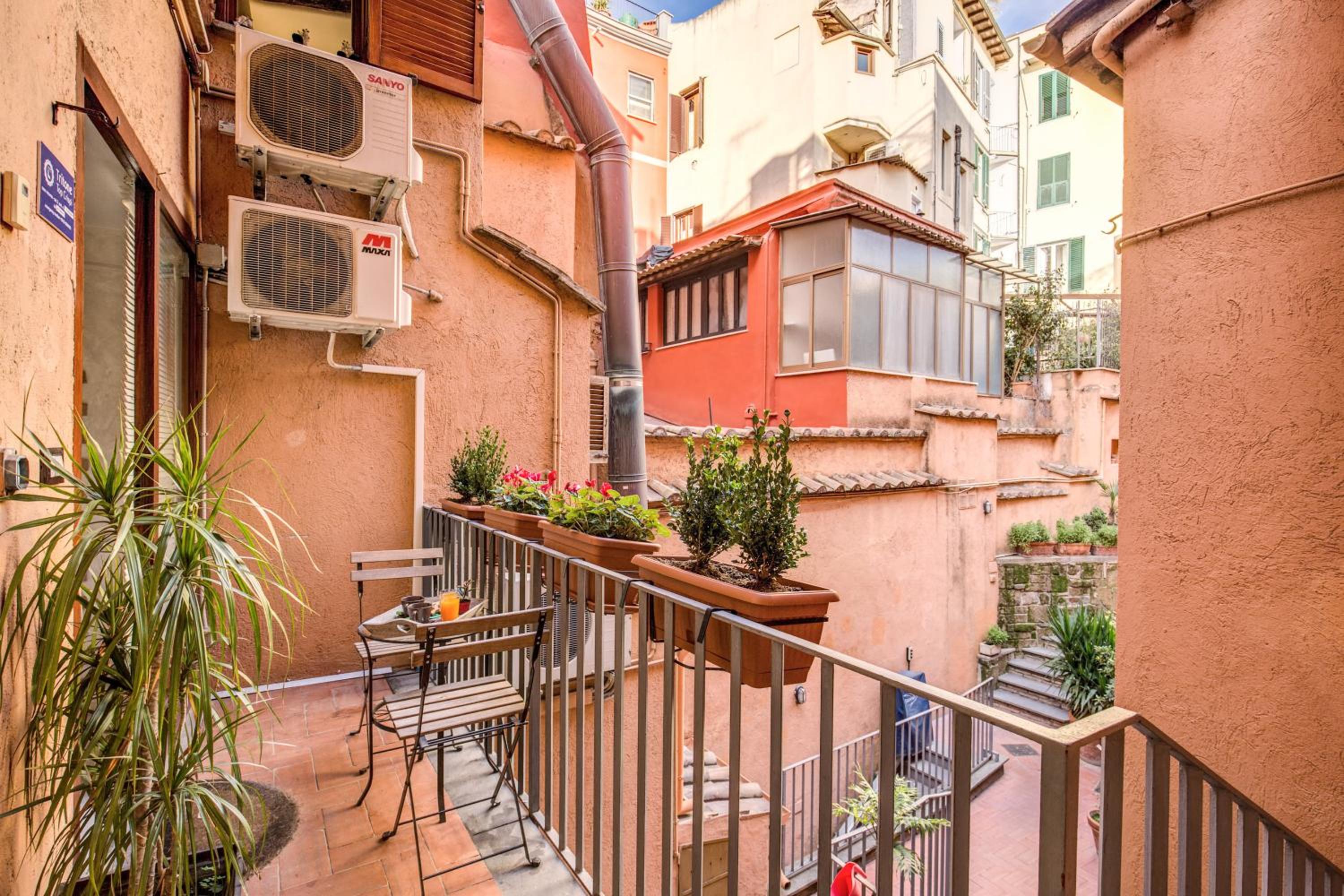 Deluxe Apartment with Patio - Split Level photo 3